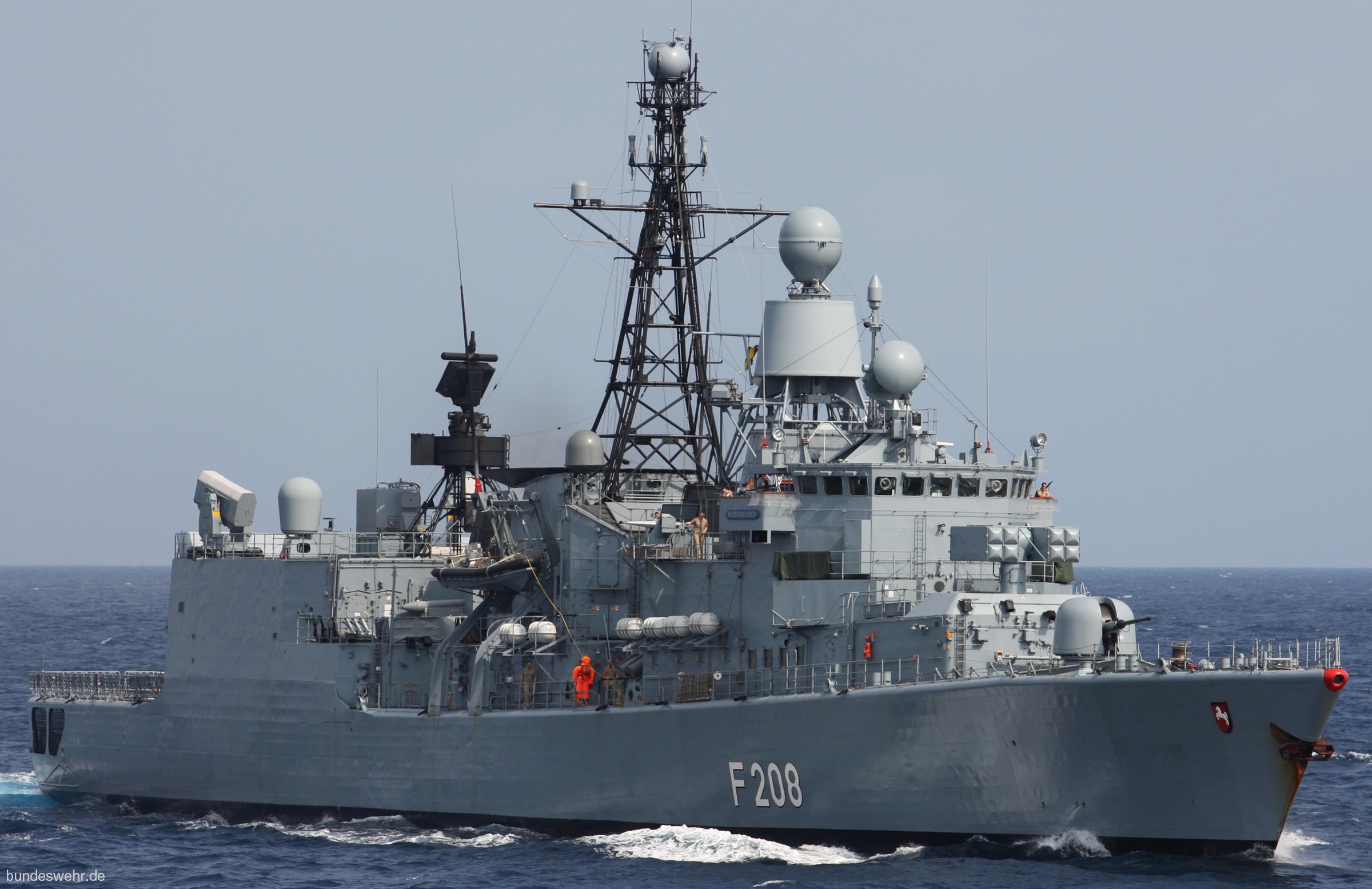 f-208 fgs niedersachsen type 122 bremen class frigate german navy deutsche marine fregatte 05x ag weser