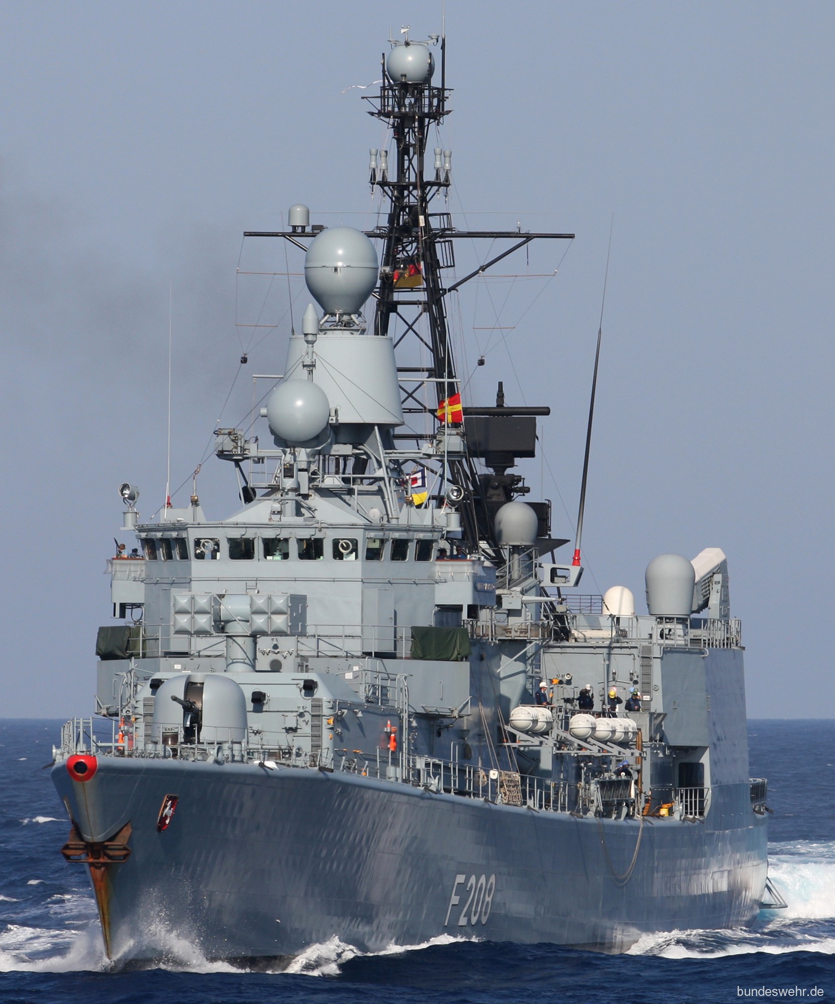 f-208 fgs niedersachsen type 122 bremen class frigate german navy 06