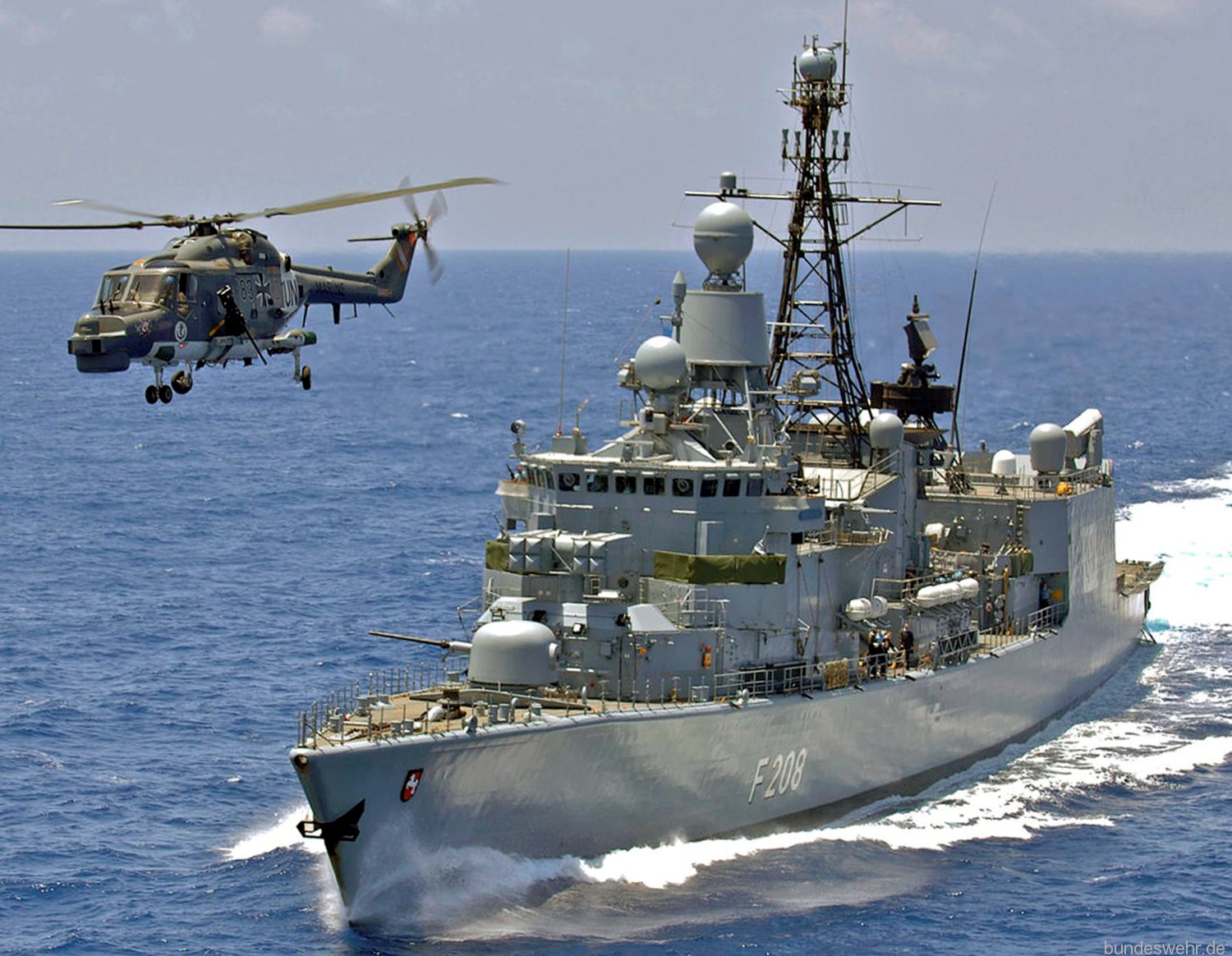 f-208 fgs niedersachsen type 122 bremen class frigate german navy 20 mk.88a sea lynx helicopter