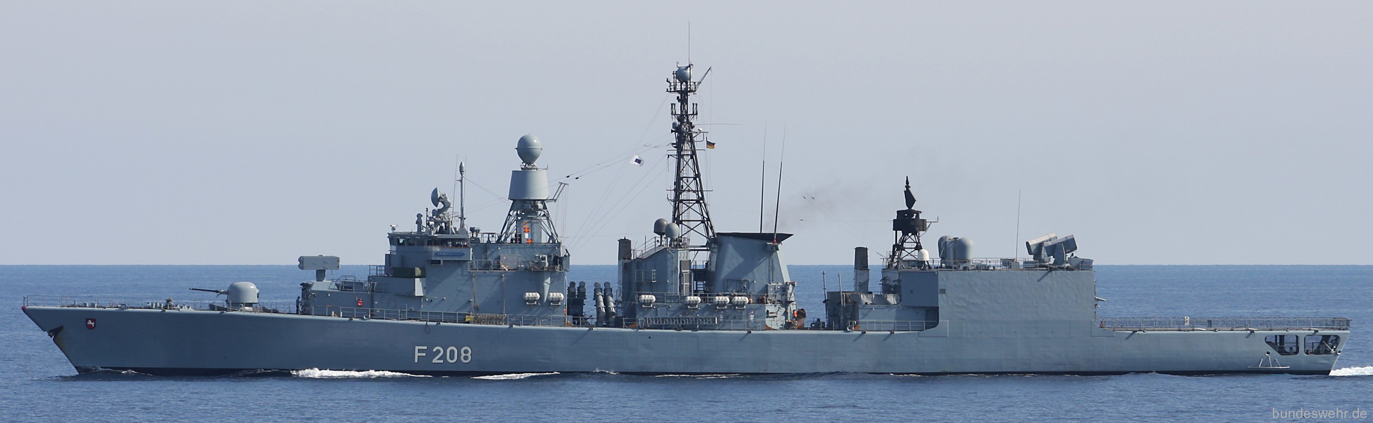 f-208 fgs niedersachsen type 122 bremen class frigate german navy 59