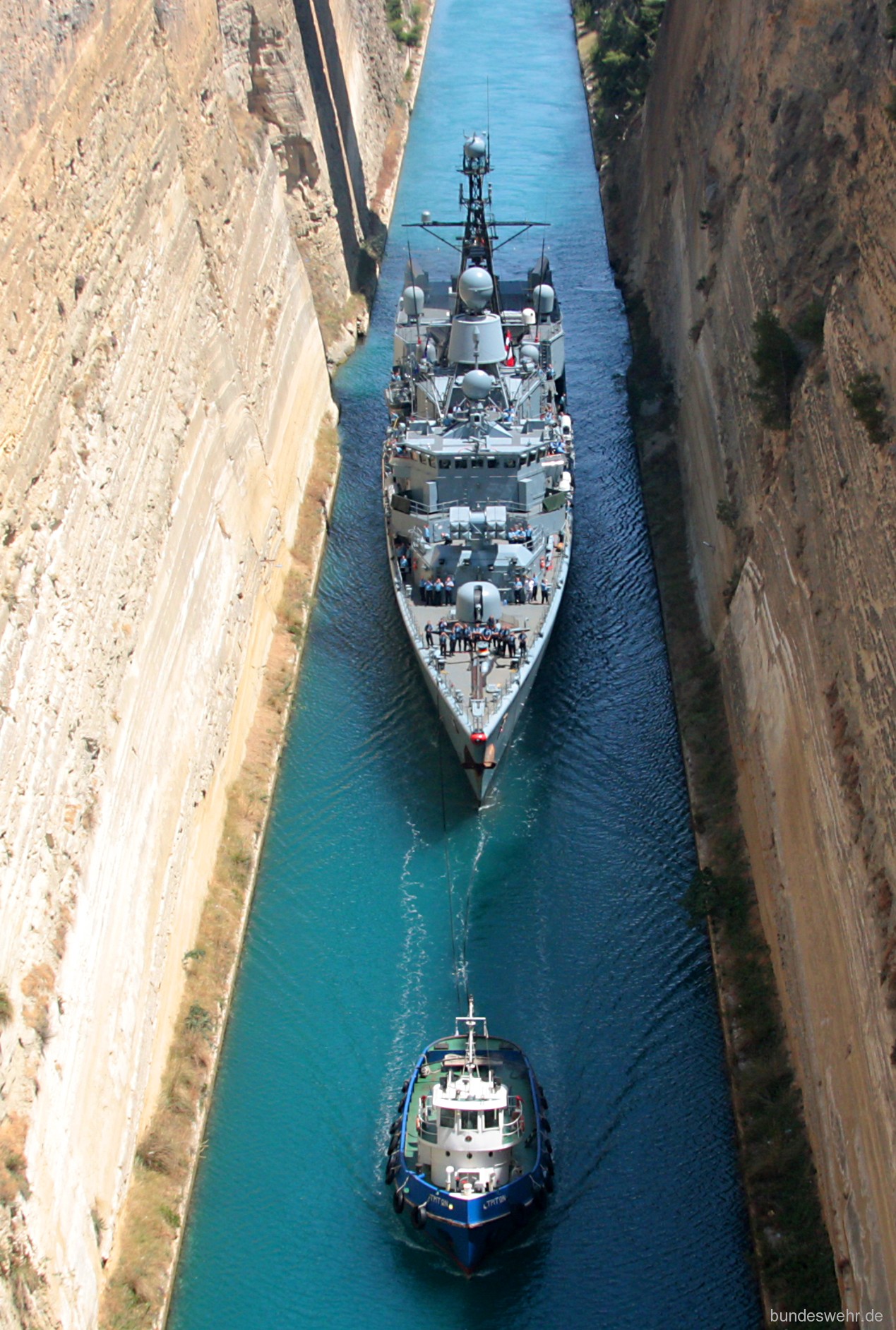 f-208 fgs niedersachsen type 122 bremen class frigate german navy 61 corinth canal greece