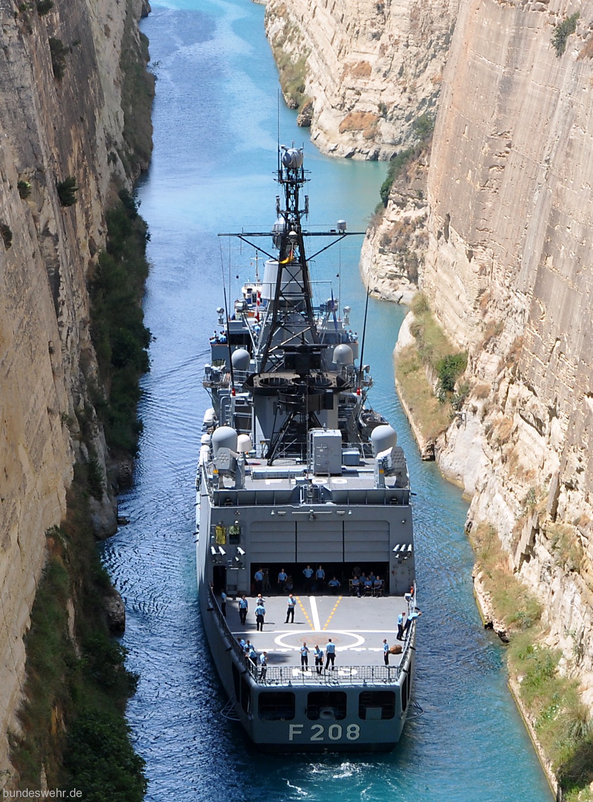 f-208 fgs niedersachsen type 122 bremen class frigate german navy 62 corinth canal greece