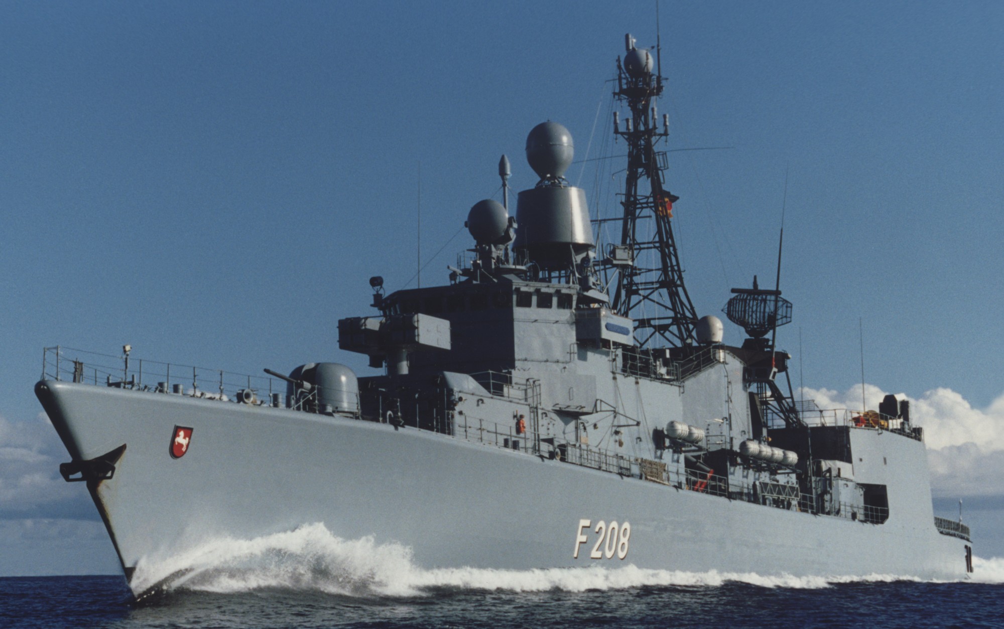 f-208 fgs niedersachsen type 122 bremen class frigate german navy 64