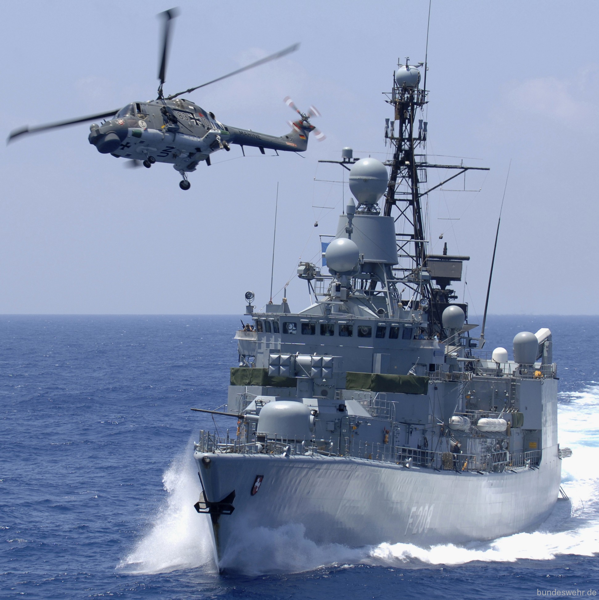 f-208 fgs niedersachsen type 122 bremen class frigate german navy 65 mk.88a sea lynx helicopter
