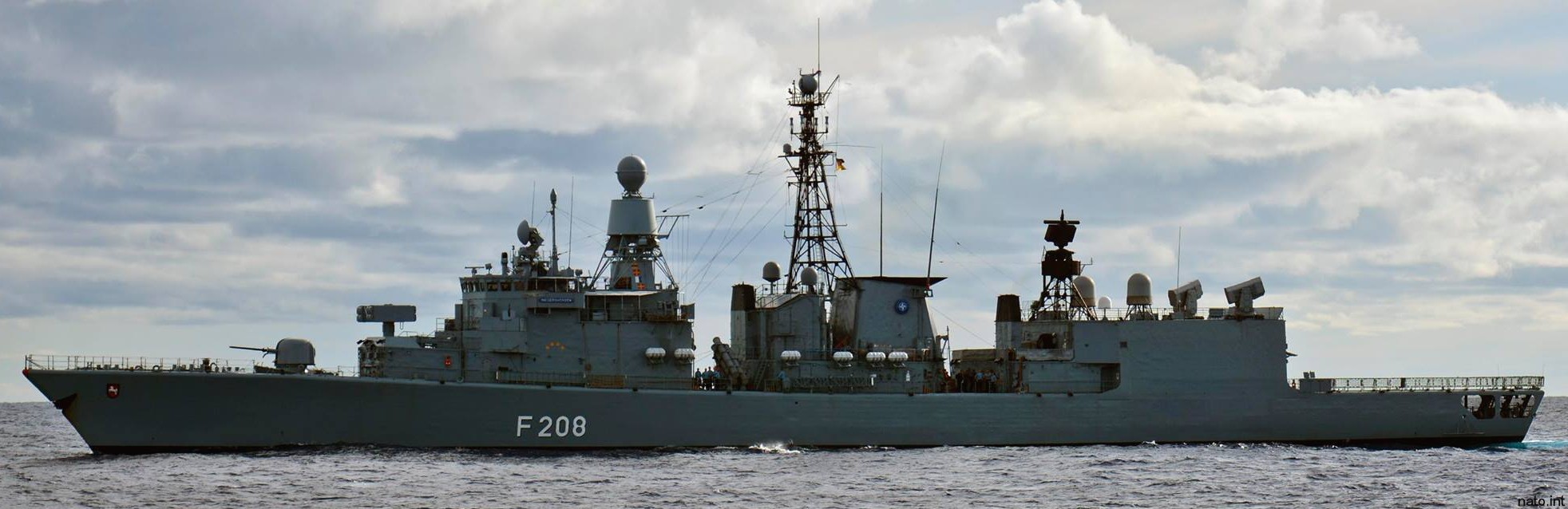 f-208 fgs niedersachsen type 122 bremen class frigate german navy deutsche marine fregatte 66
