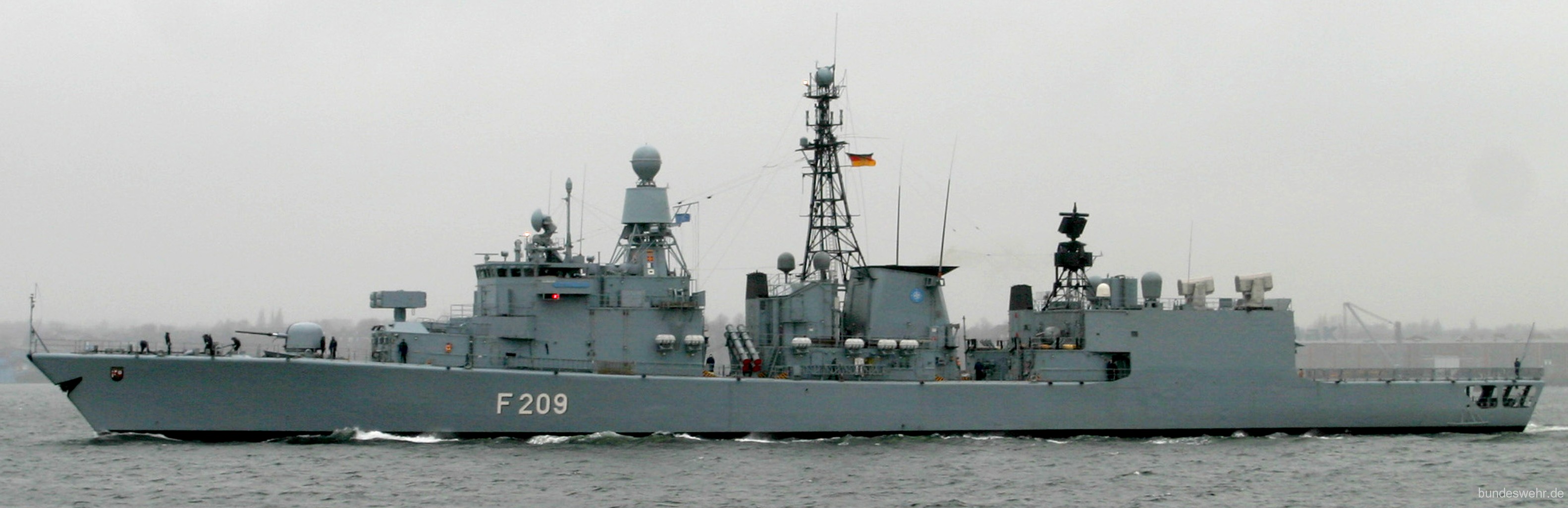 f-209 fgs rheinland-pfalz type 122 bremen class frigate german navy deutsche marine fregatte 04