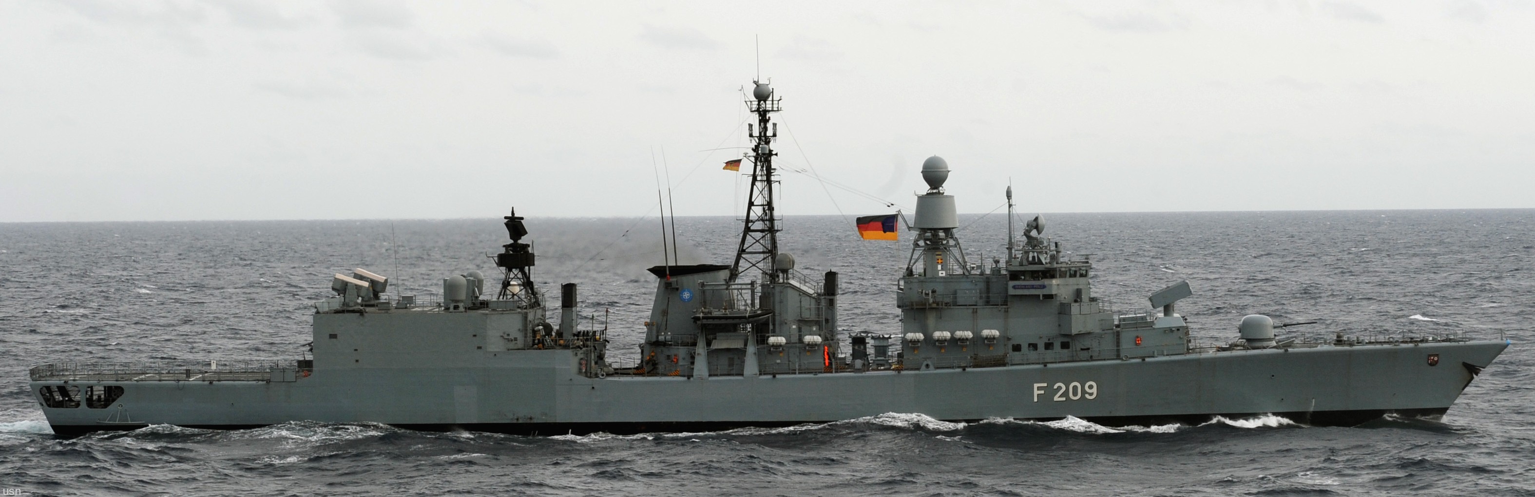 f-209 fgs rheinland-pfalz type 122 bremen class frigate german navy 05