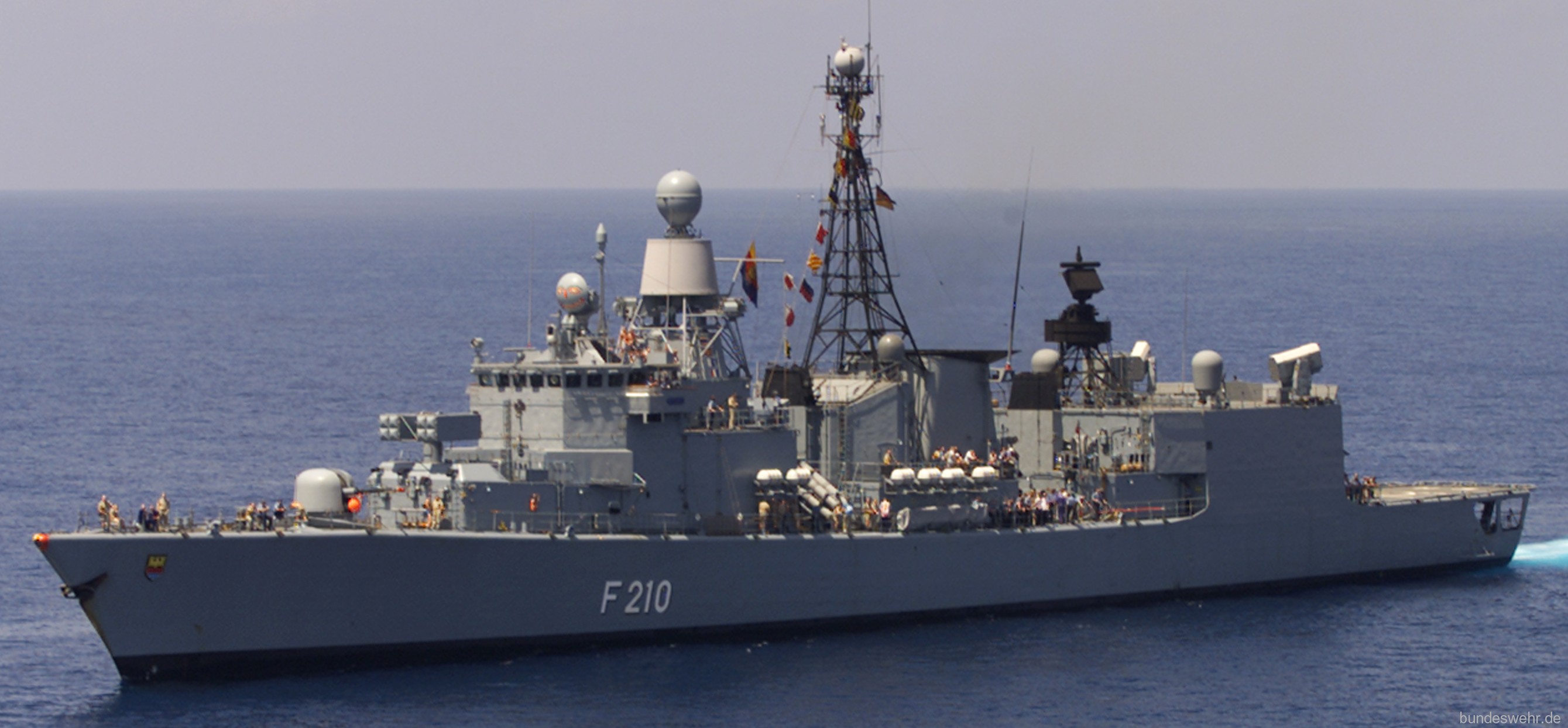 f-210 fgs emden type 122 bremen class frigate german navy 04