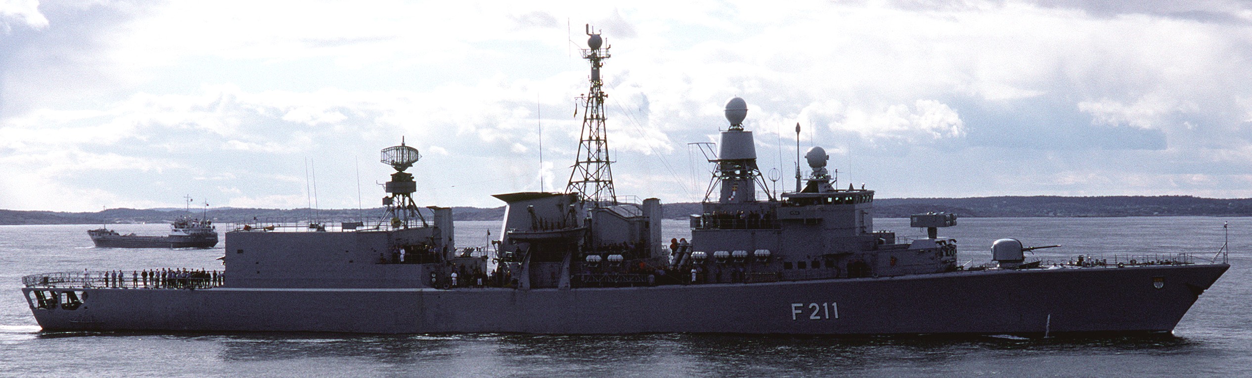 f-211 fgs koln köln type 122 bremen class frigate german navy 07