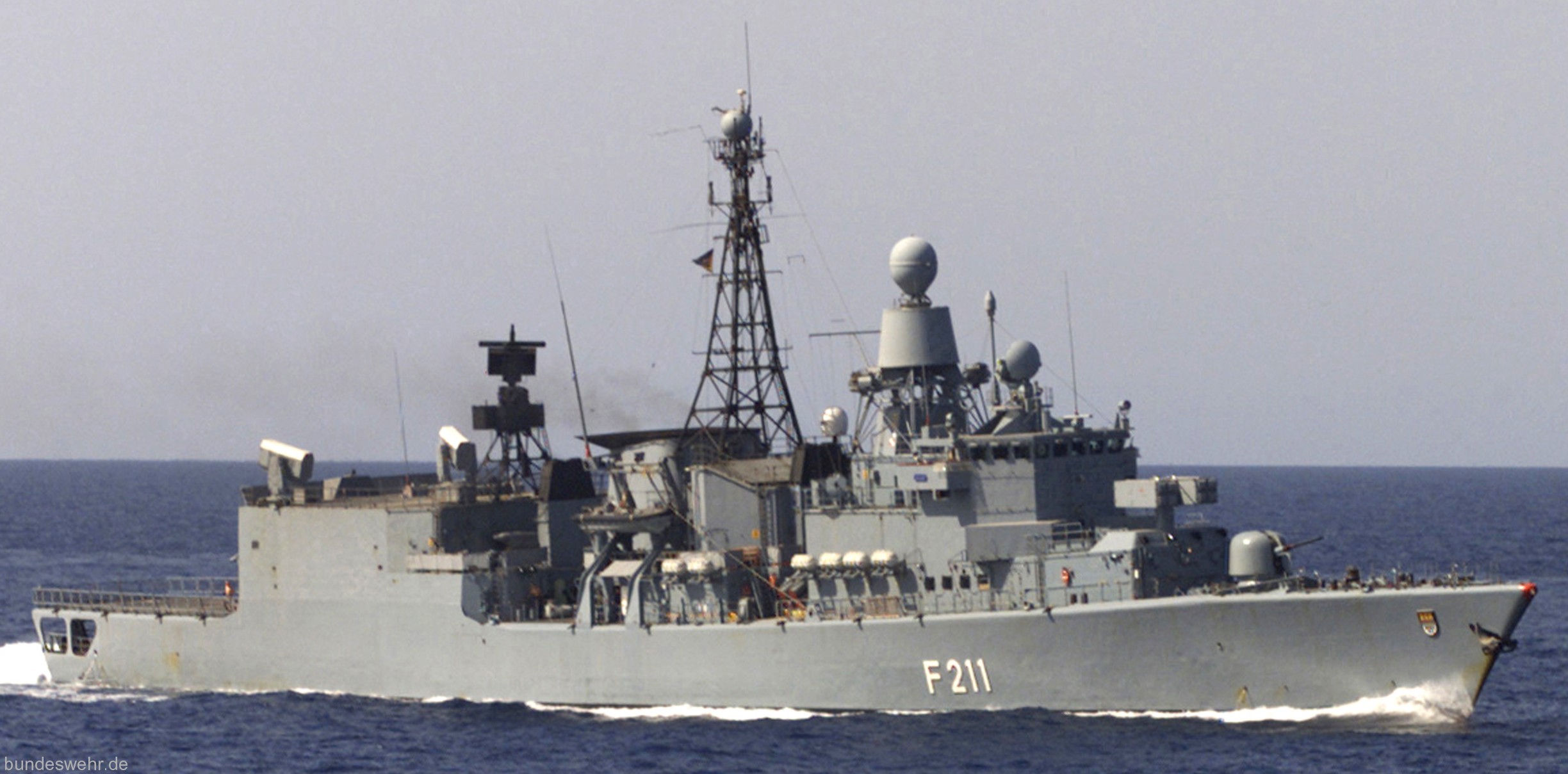 f-211 fgs koln köln type 122 bremen class frigate german navy 09