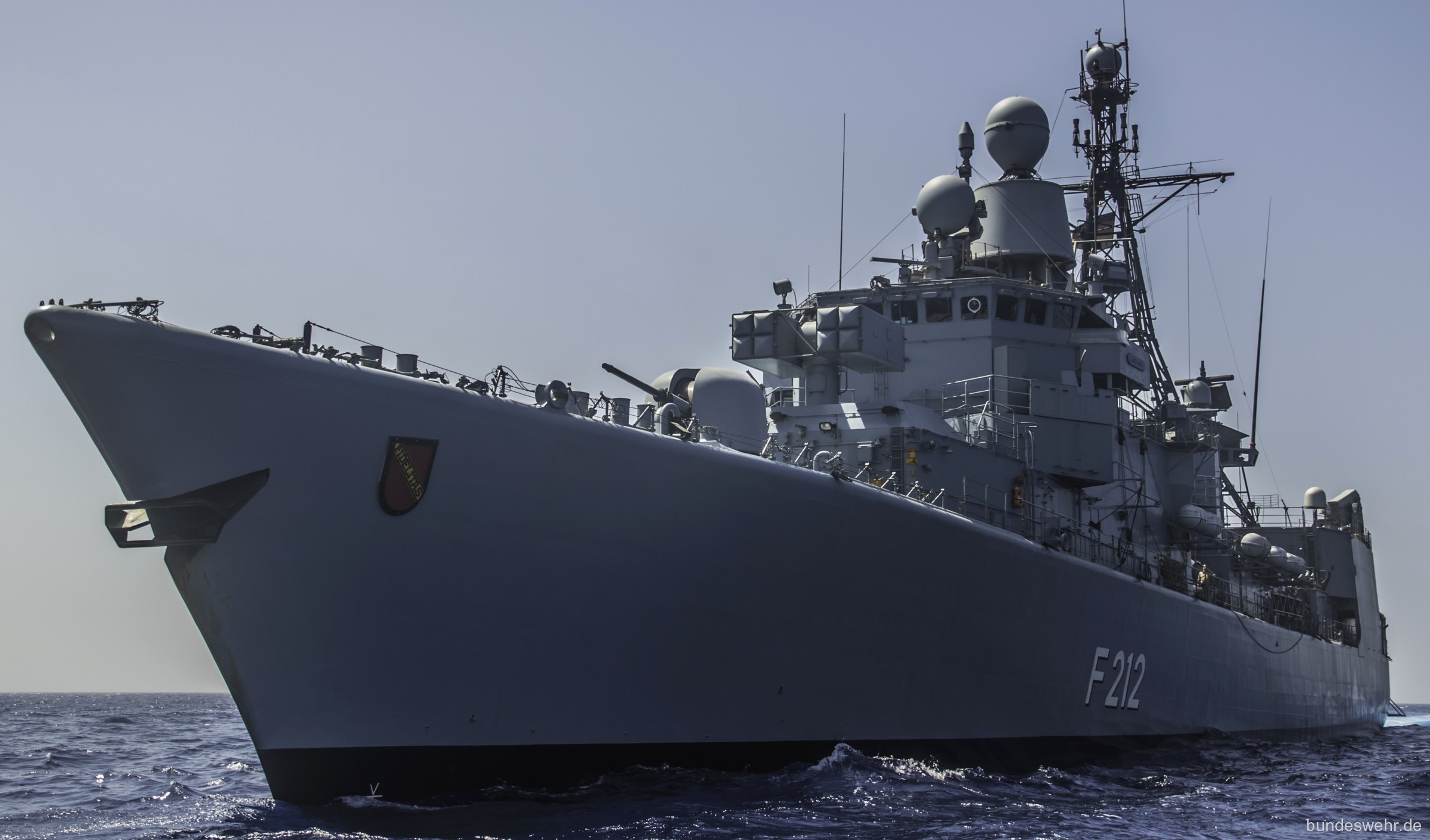 f-212 fgs karlsruhe type 122 bremen class frigate german navy 02