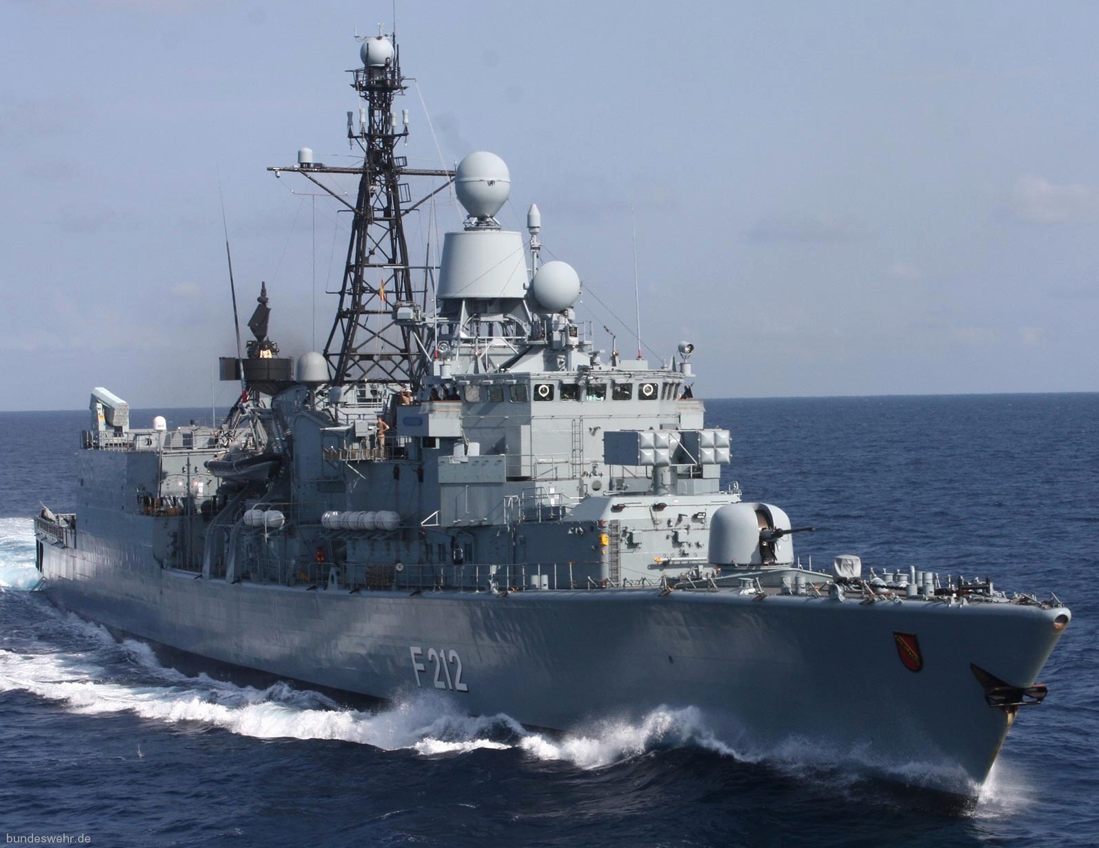 f-212 fgs karlsruhe type 122 bremen class frigate german navy 03