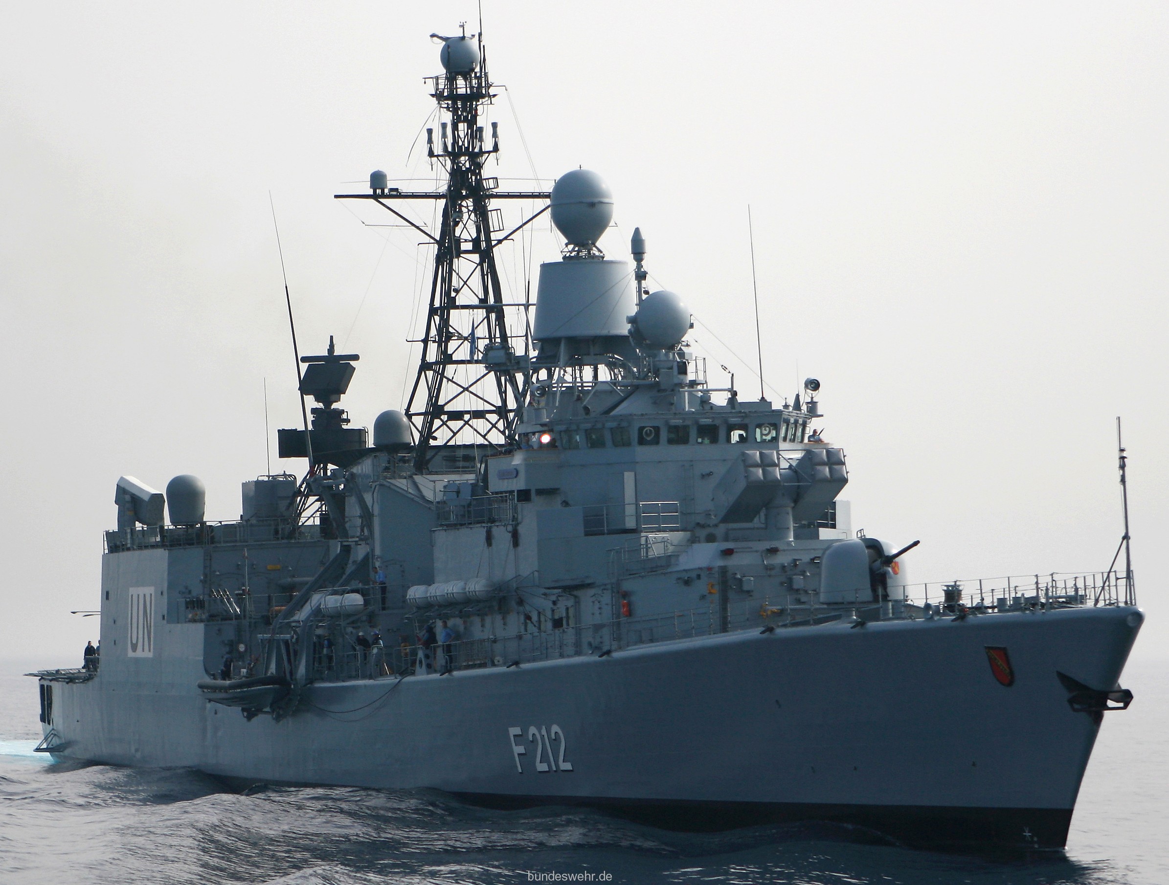 f-212 fgs karlsruhe type 122 bremen class frigate german navy 08