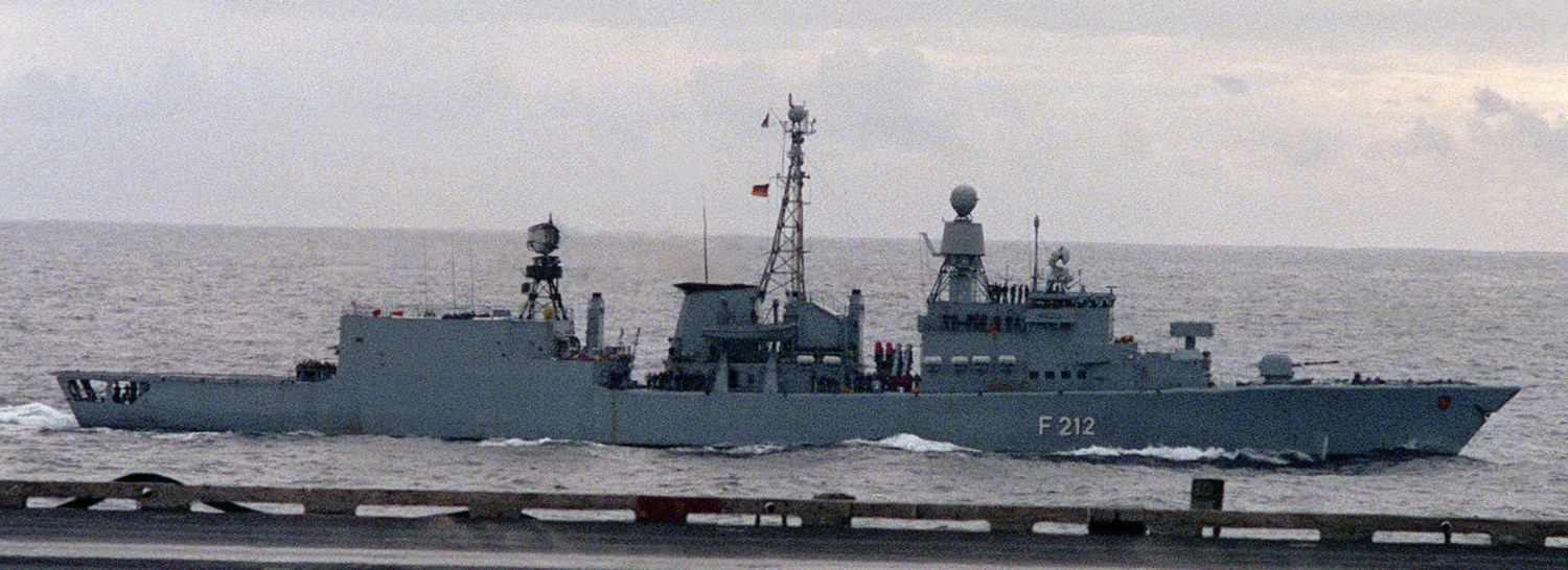 f-212 fgs karlsruhe type 122 bremen class frigate german navy 22