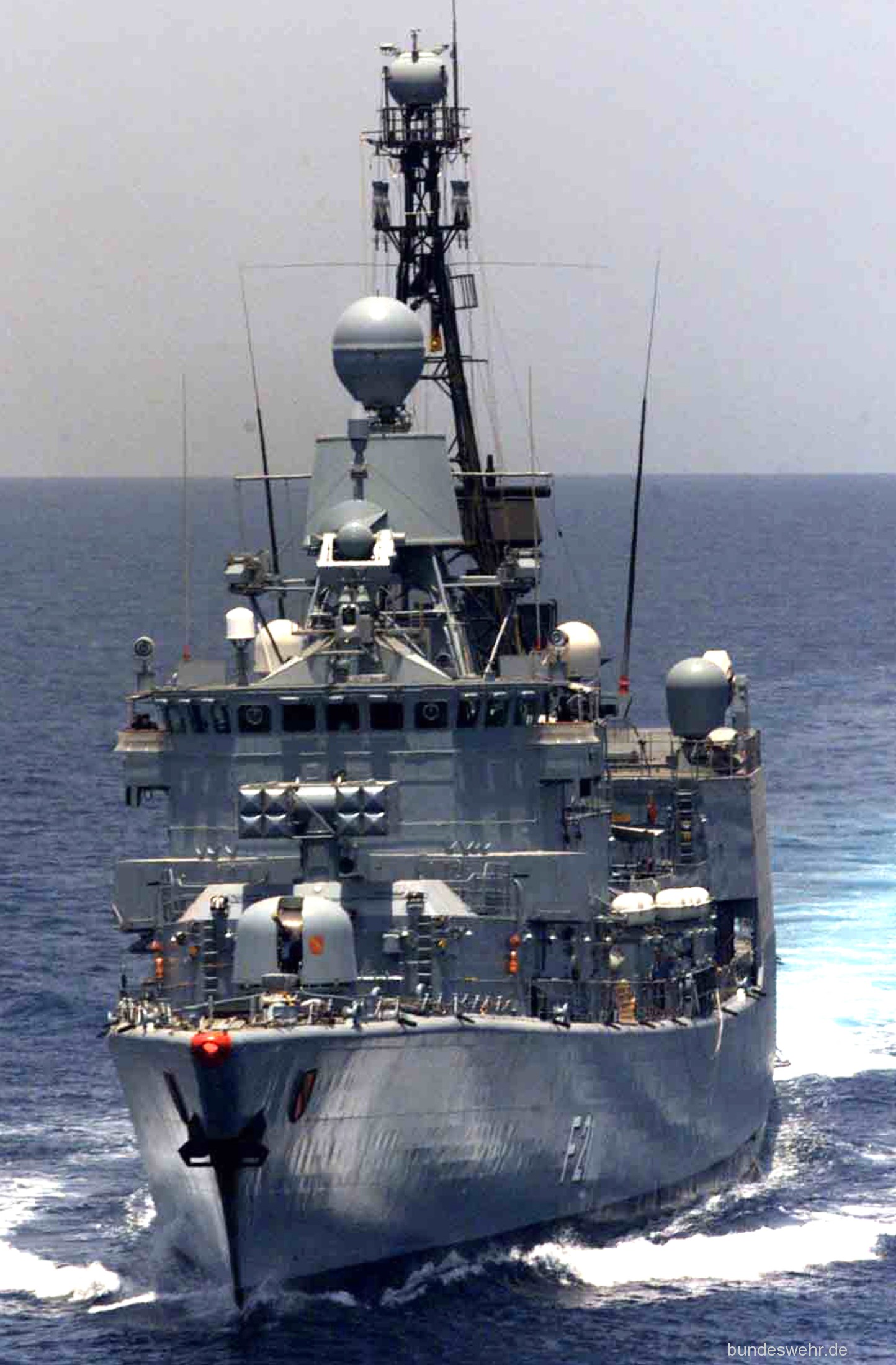 f-212 fgs karlsruhe type 122 bremen class frigate german navy 25