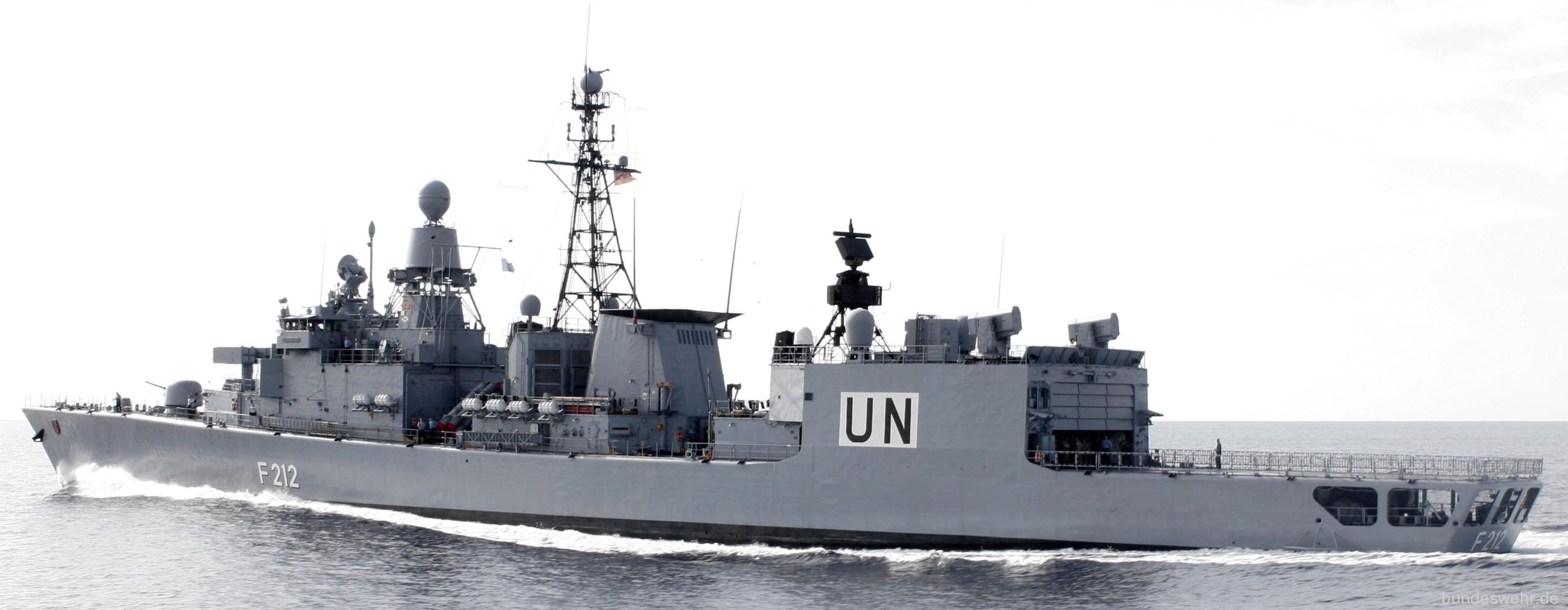 f-212 fgs karlsruhe type 122 bremen class frigate german navy 27