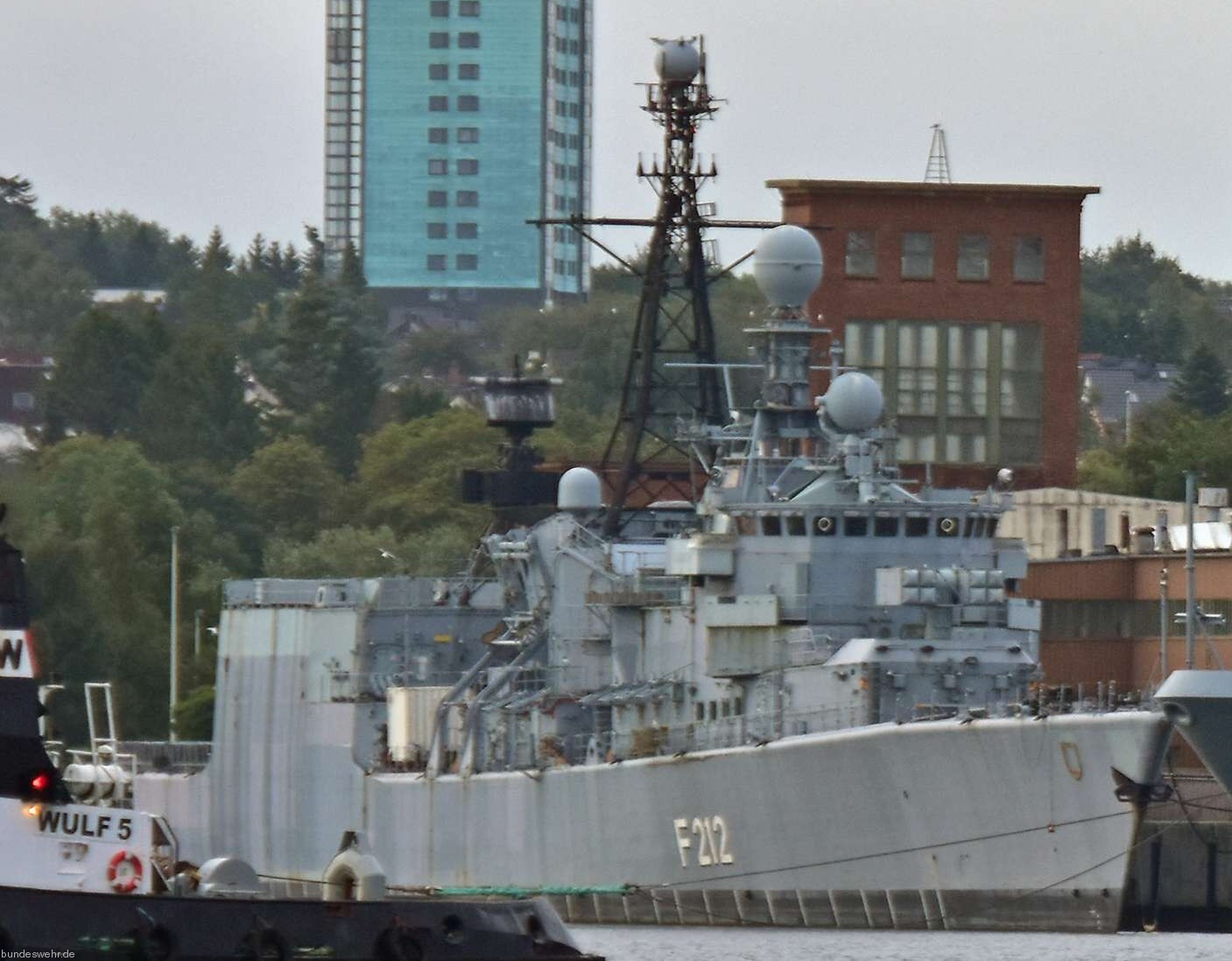 f-212 fgs karlsruhe type 122 bremen class frigate german navy deutsche marine fregatte 30 kiel