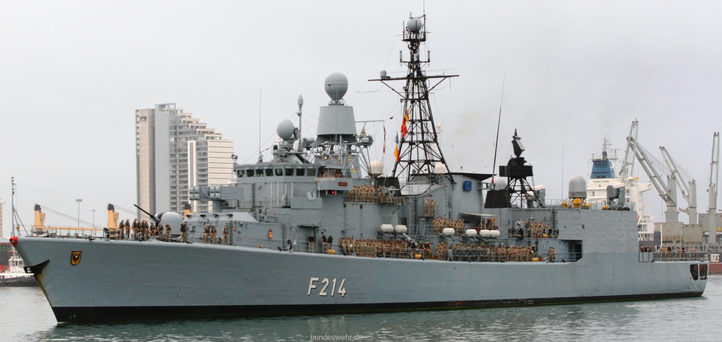 f-214 fgs lubeck type 122 bremen class frigate german navy 02