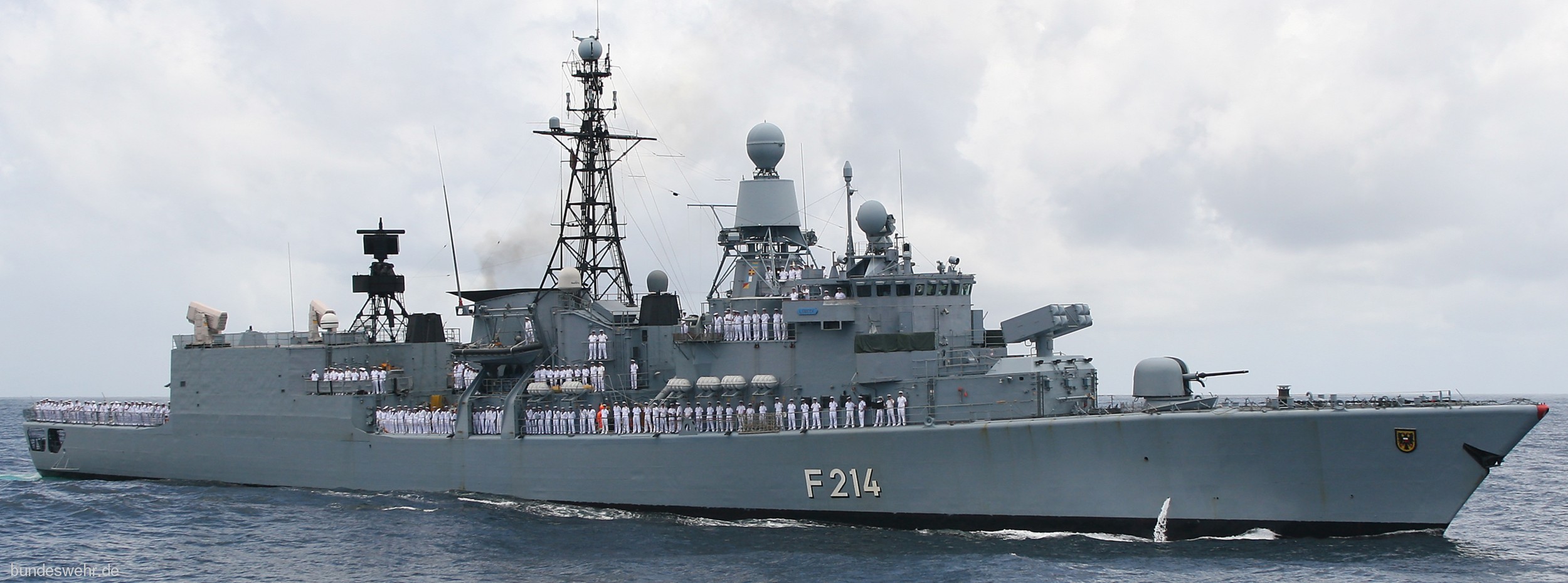 f-214 fgs lubeck type 122 bremen class frigate german navy 03