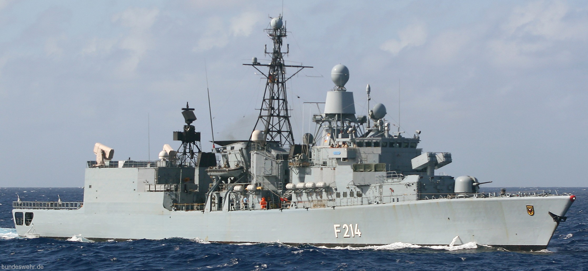 f-214 fgs lubeck type 122 bremen class frigate german navy 04