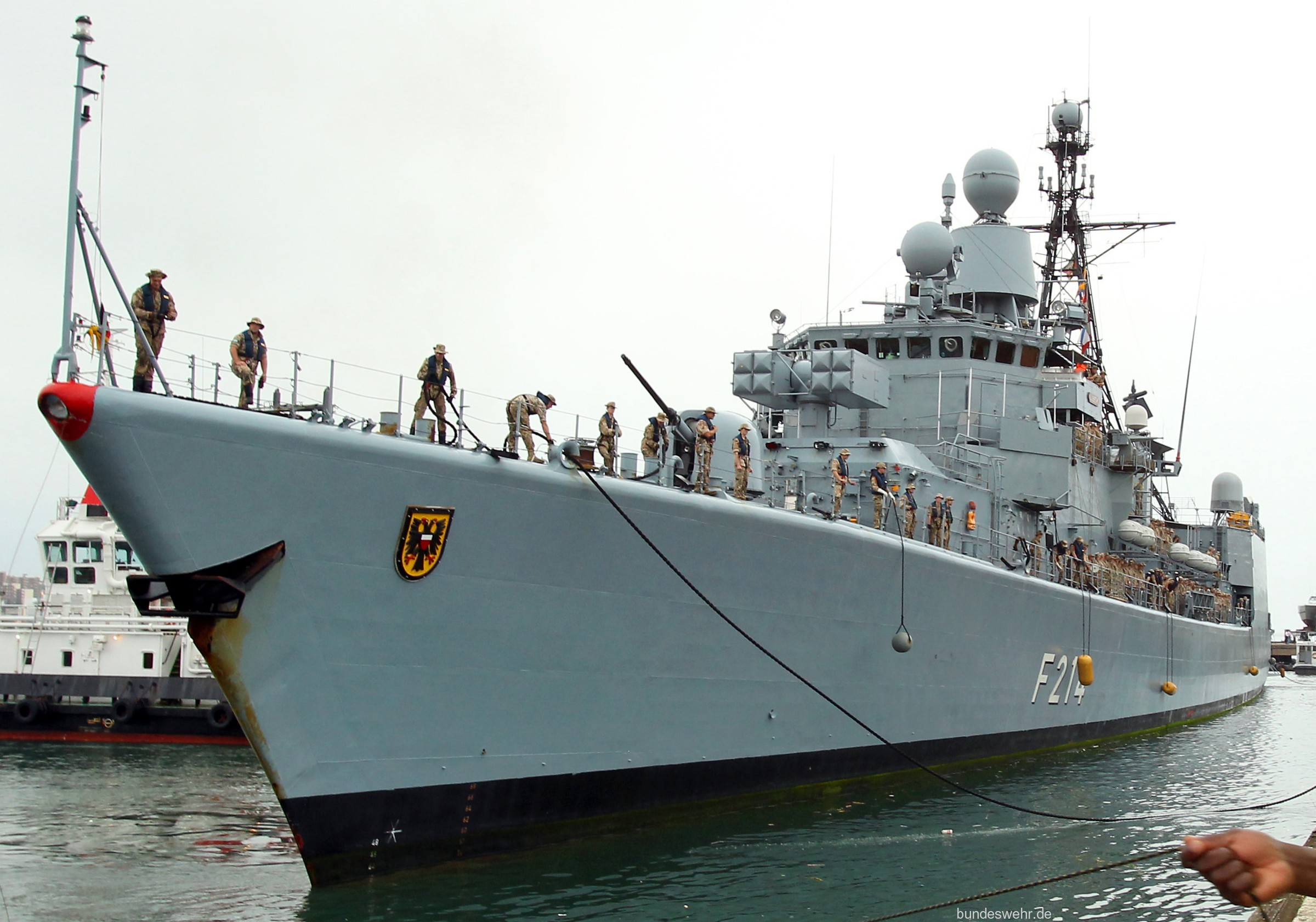 f-214 fgs lubeck type 122 bremen class frigate german navy 09 lübeck