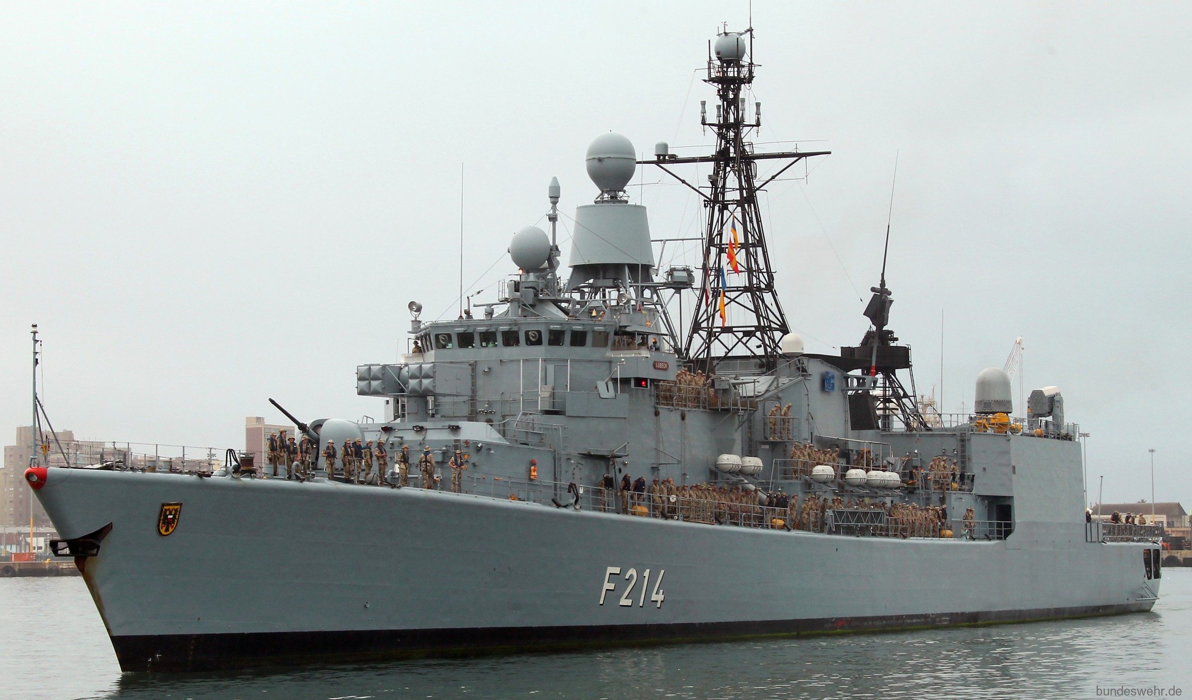 f-214 fgs lubeck type 122 bremen class frigate german navy 10