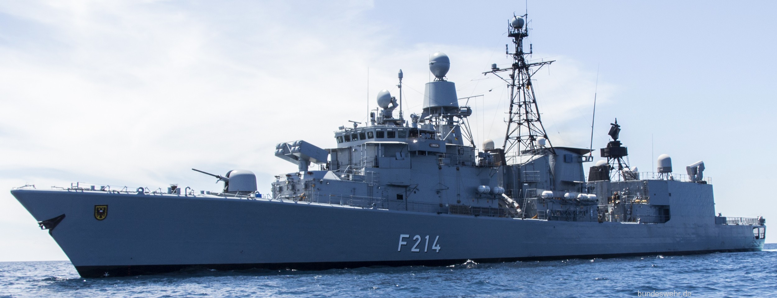 f-214 fgs lubeck type 122 bremen class frigate german navy 11