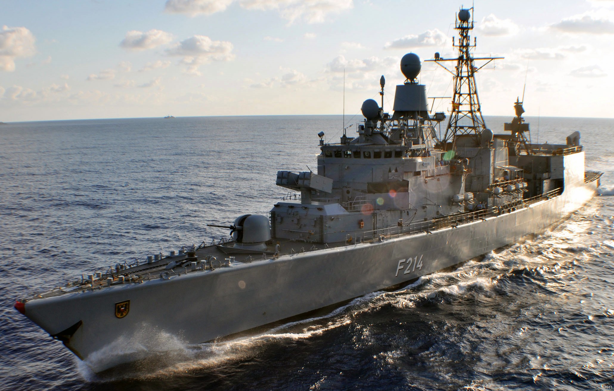 f-214 fgs lubeck type 122 bremen class frigate german navy 20 lübeck