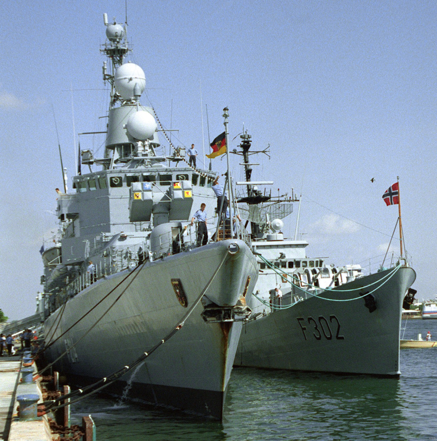 f-214 fgs lubeck type 122 bremen class frigate german navy 23