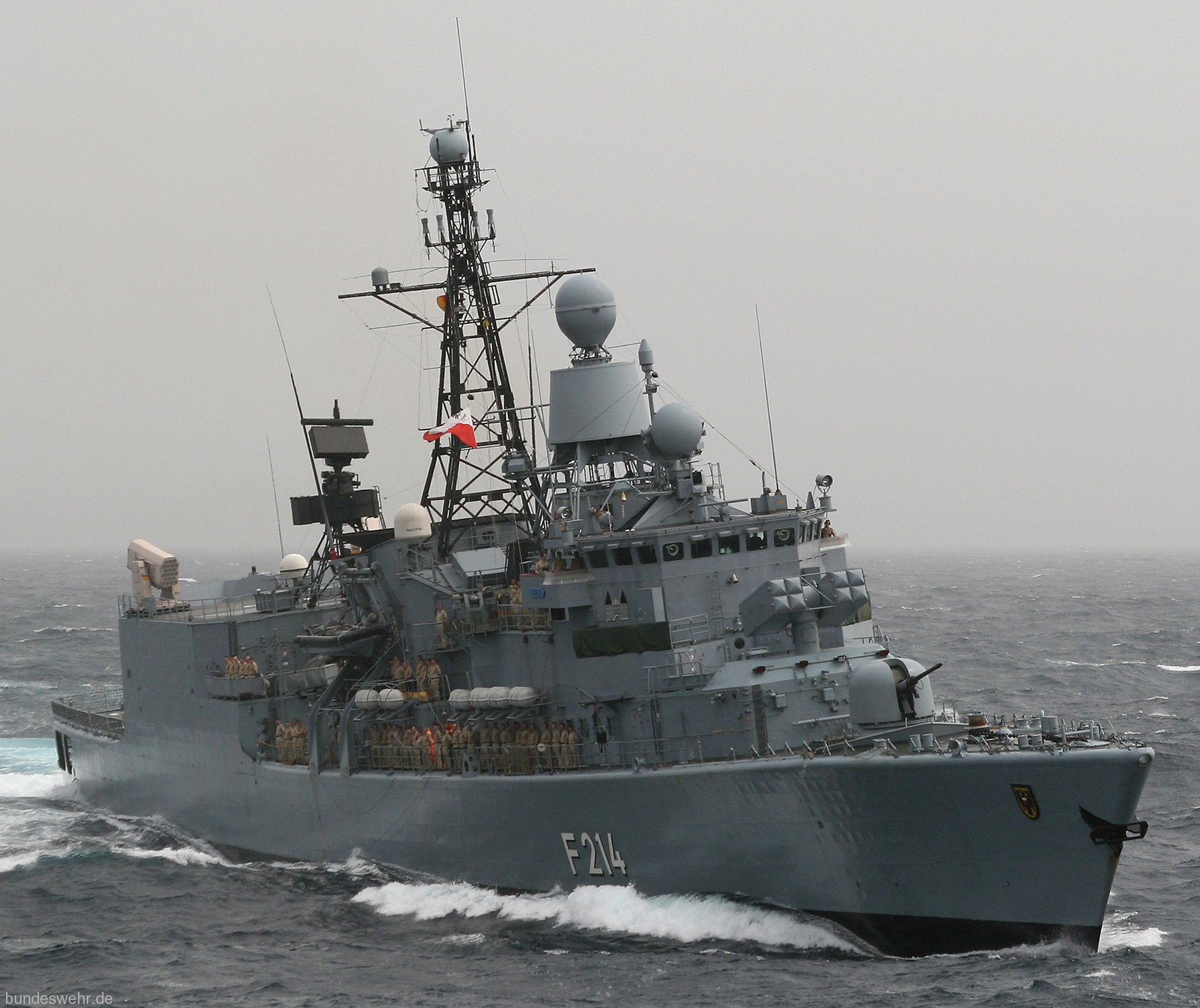 f-214 fgs lubeck type 122 bremen class frigate german navy 31