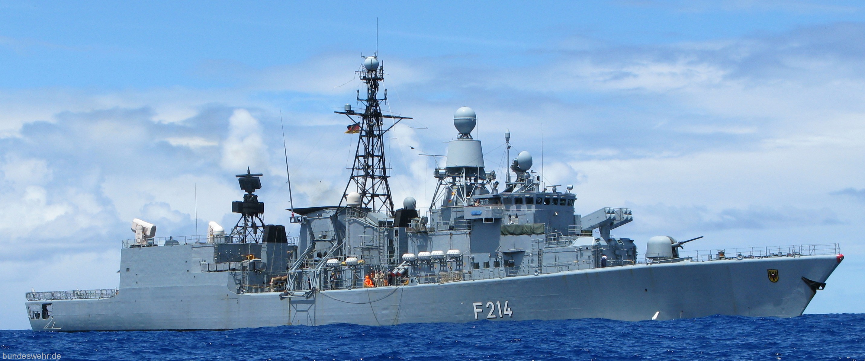 f-214 fgs lubeck type 122 bremen class frigate german navy 33