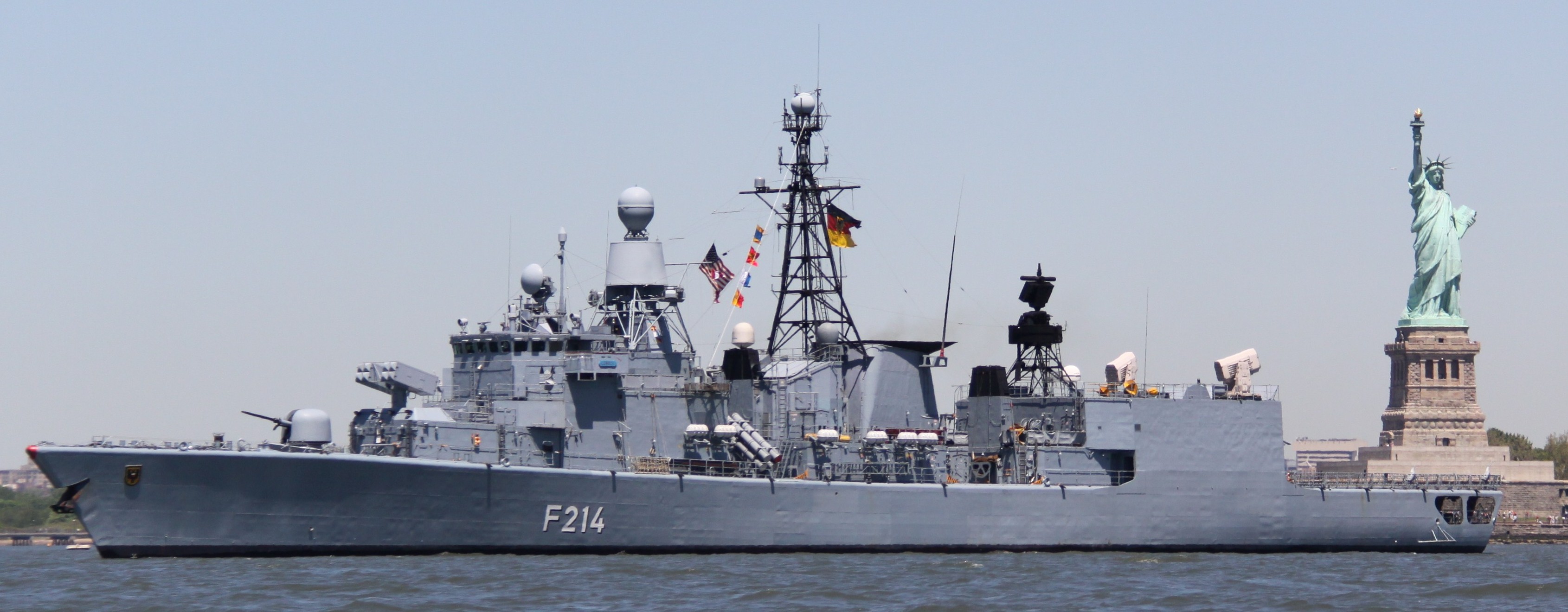f-214 fgs lubeck type 122 bremen class frigate german navy 34 new york
