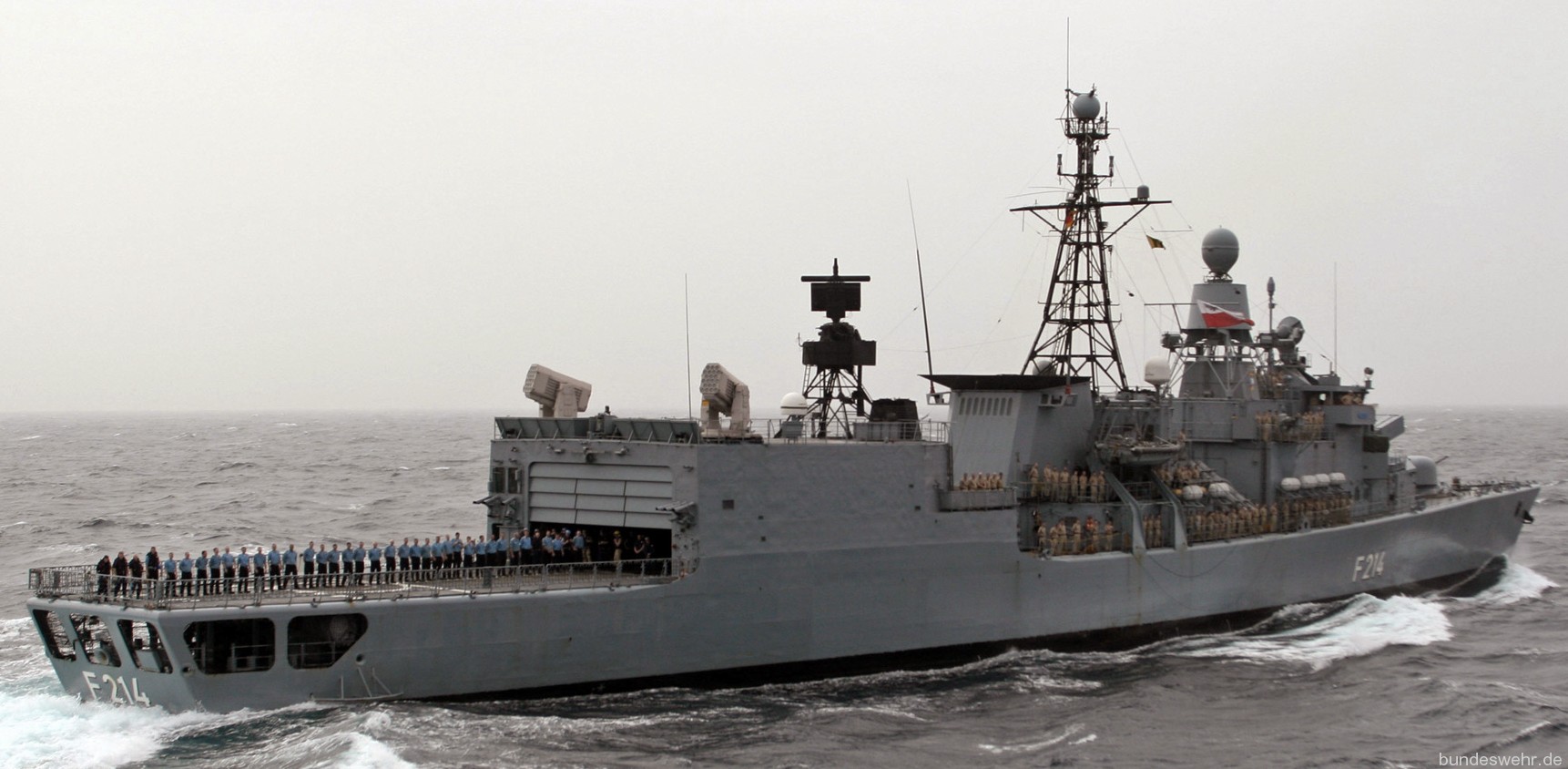 f-214 fgs lubeck type 122 bremen class frigate german navy 37