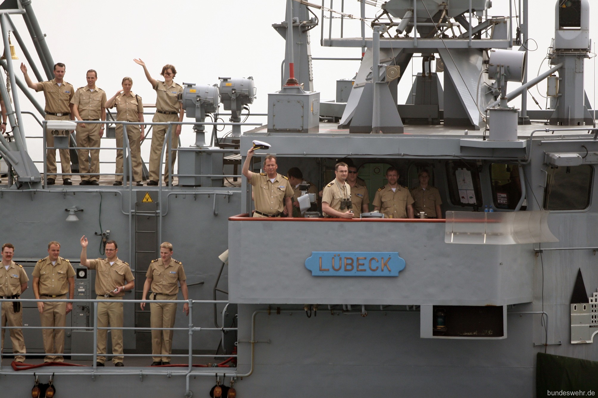 f-214 fgs lübeck type 122 bremen class frigate german navy 39