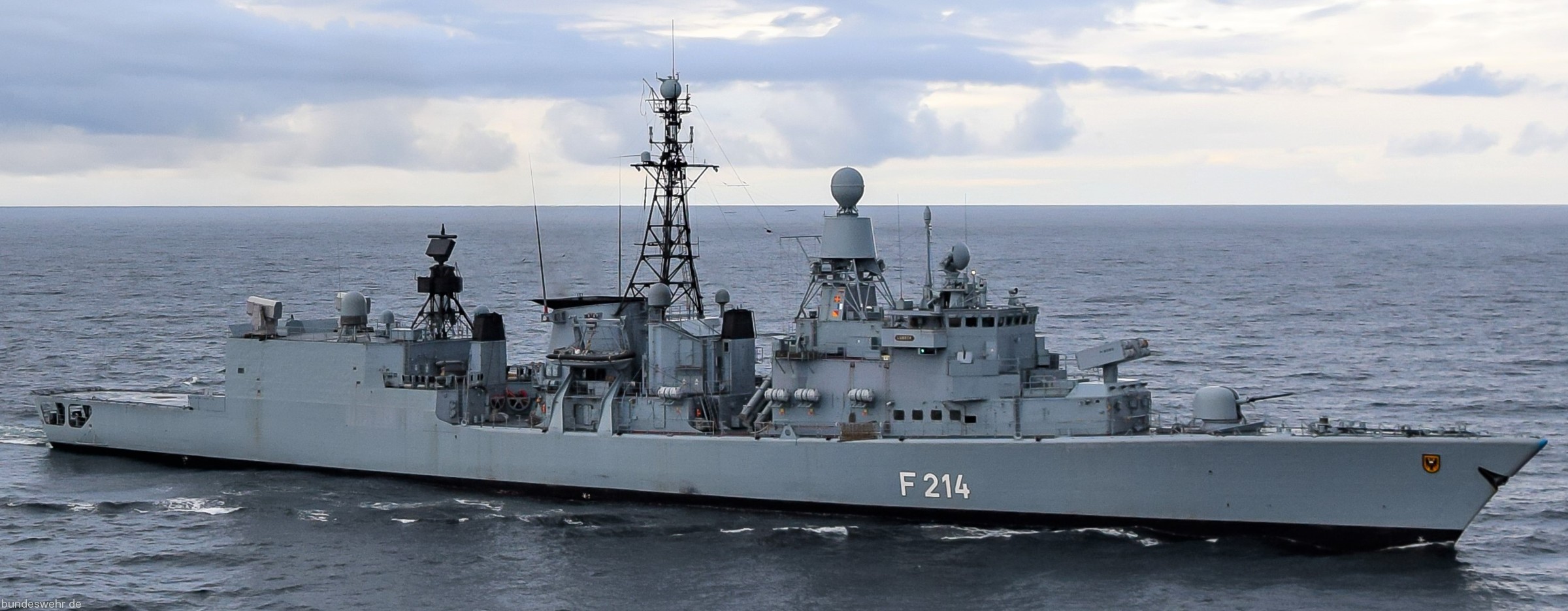 f-214 fgs lübeck type 122 bremen class frigate german navy deutsche marine fregatte 54