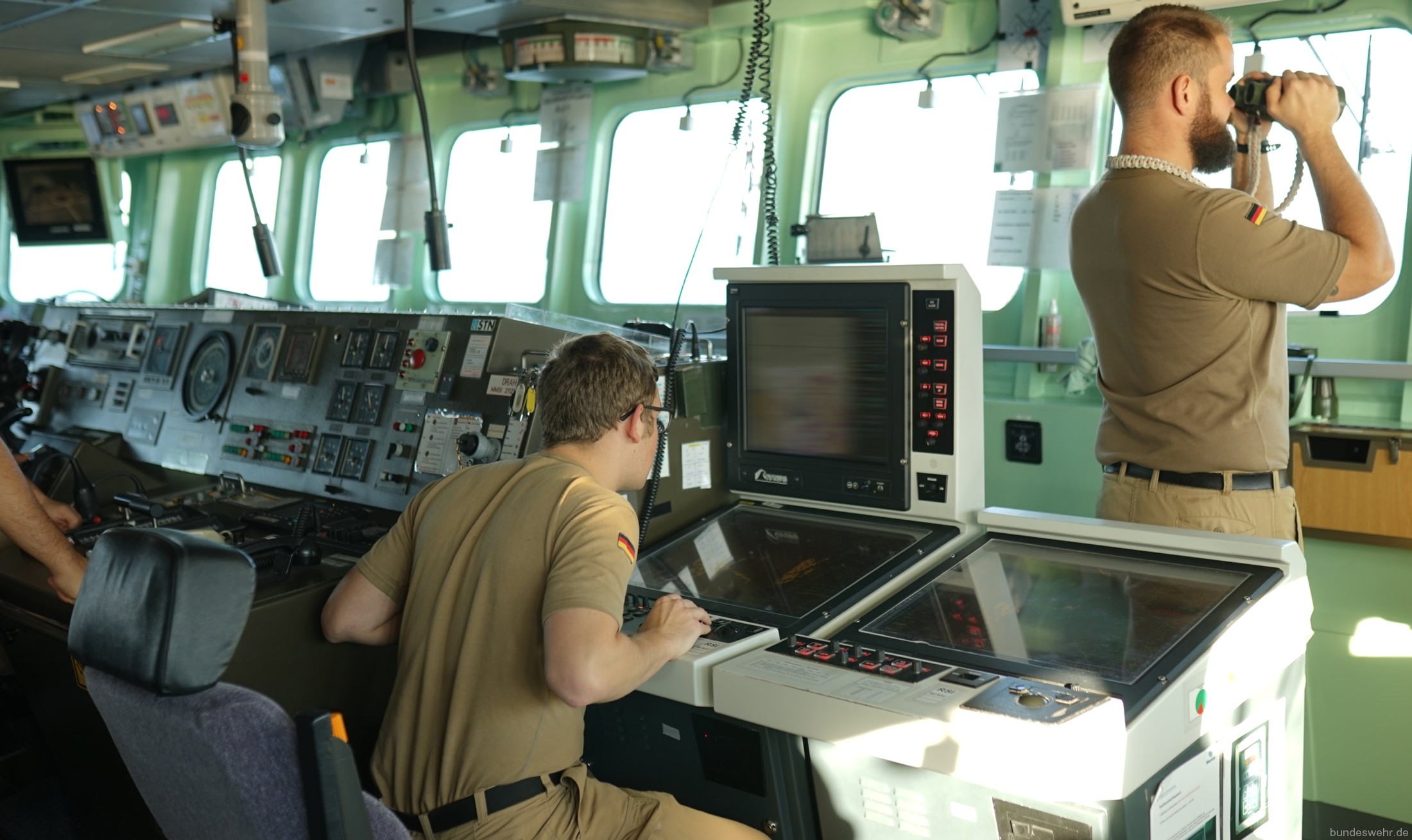 f-215 fgs brandenburg type 123 class frigate german navy deutsche marine fregatte 31 bridge helm