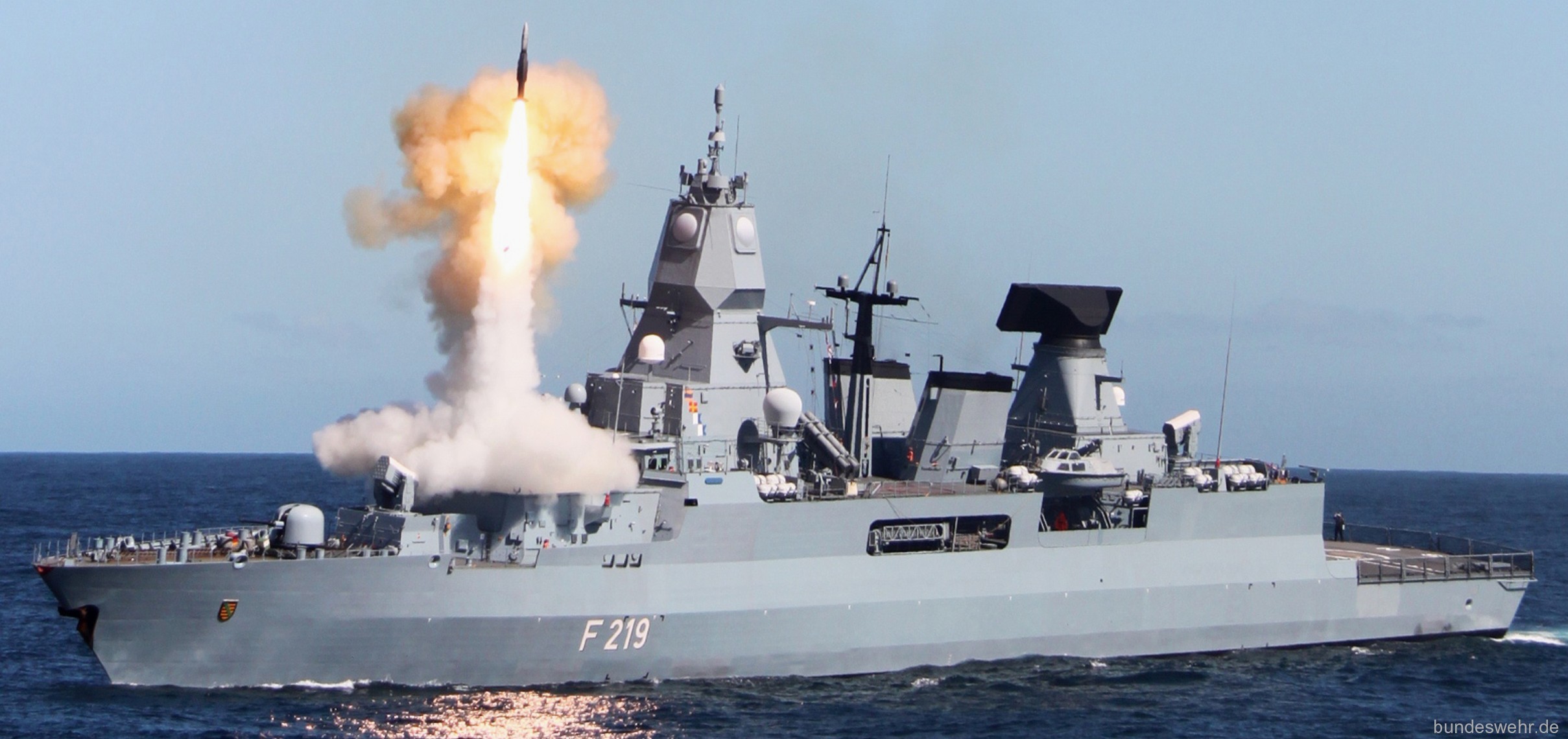 type 124 sachsen class guided missile frigate ffg german navy deutsche marine fgs hamburg hessen blohm + voss hdw nordseewerke
