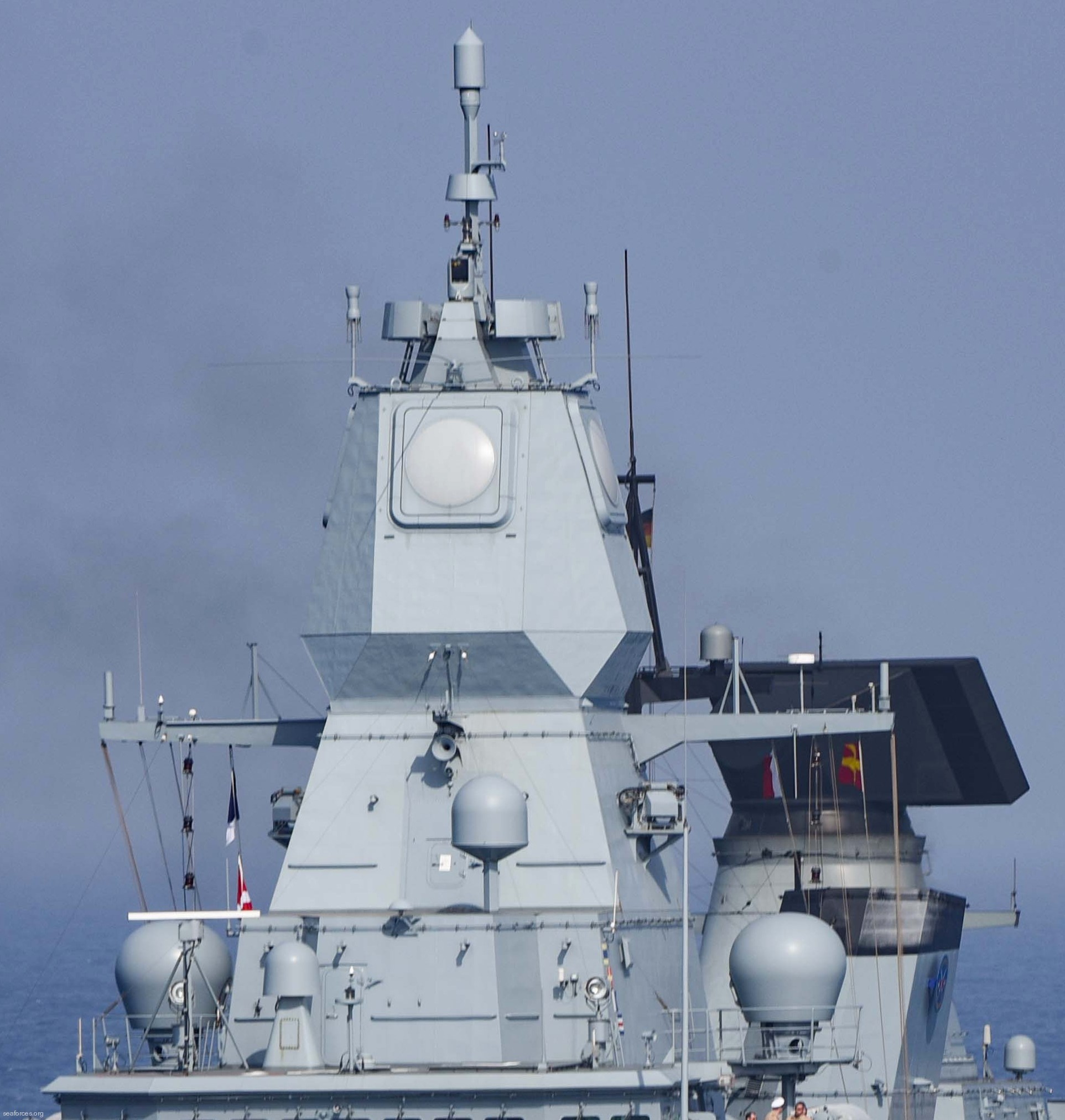 type 124 sachsen class guided missile frigate german navy mast radar details