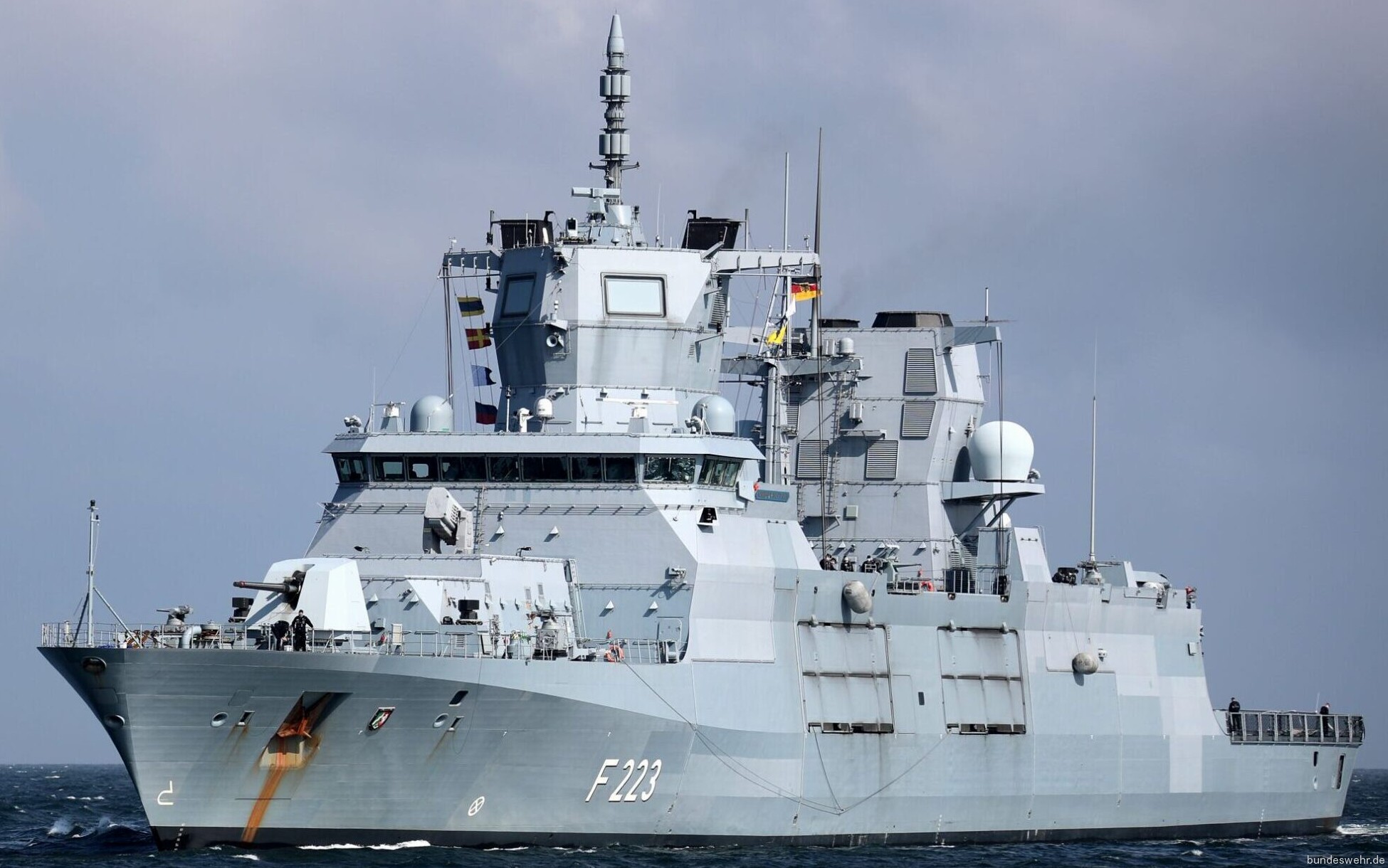 f-223 fgs nordrhein-westfalen type 125 baden wurttemberg class frigate german navy 23