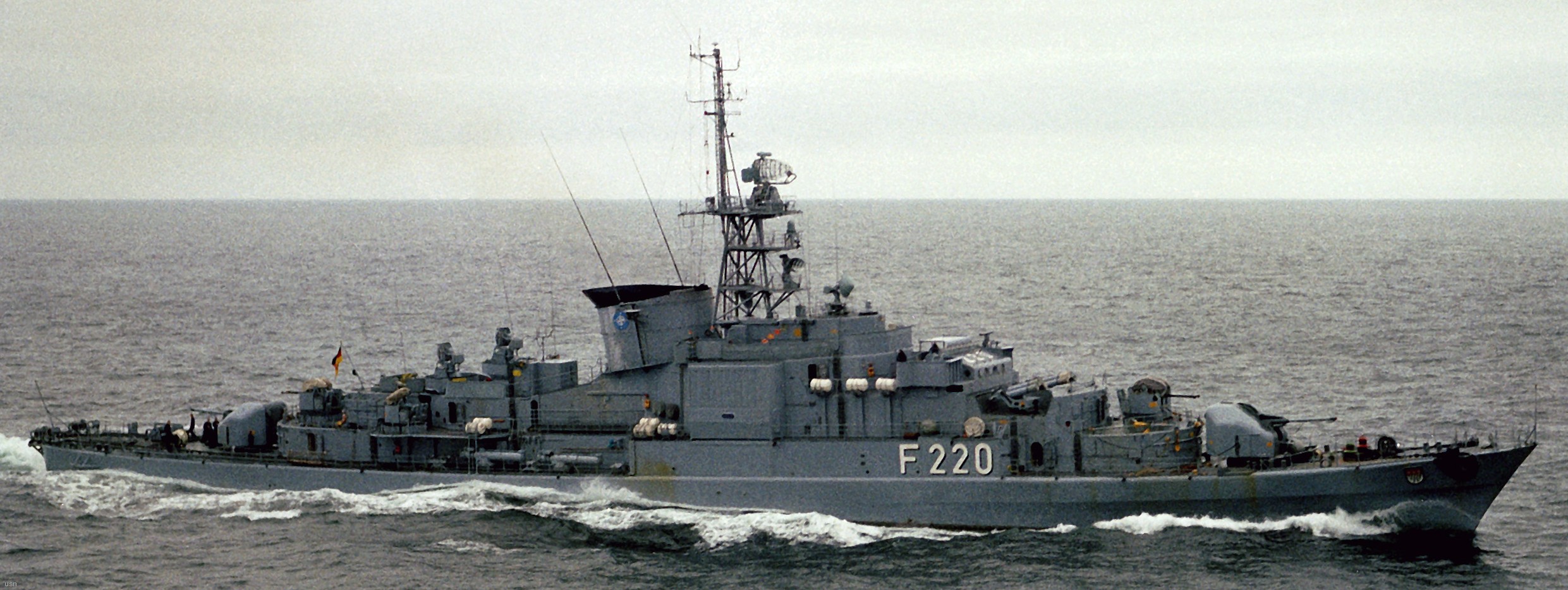 f-220 fgs köln koln type 122 class frigate german navy 02