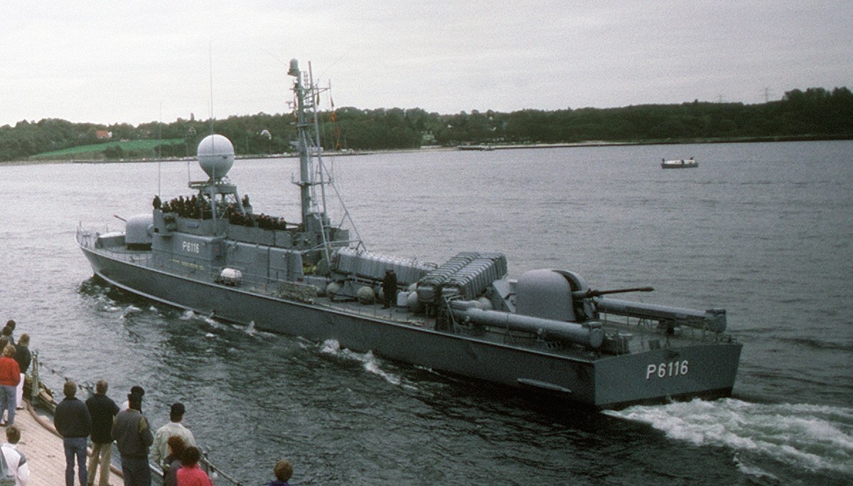 p6116 s66 fgs greif type 143 albatros class fast attack missile craft boat german navy 02