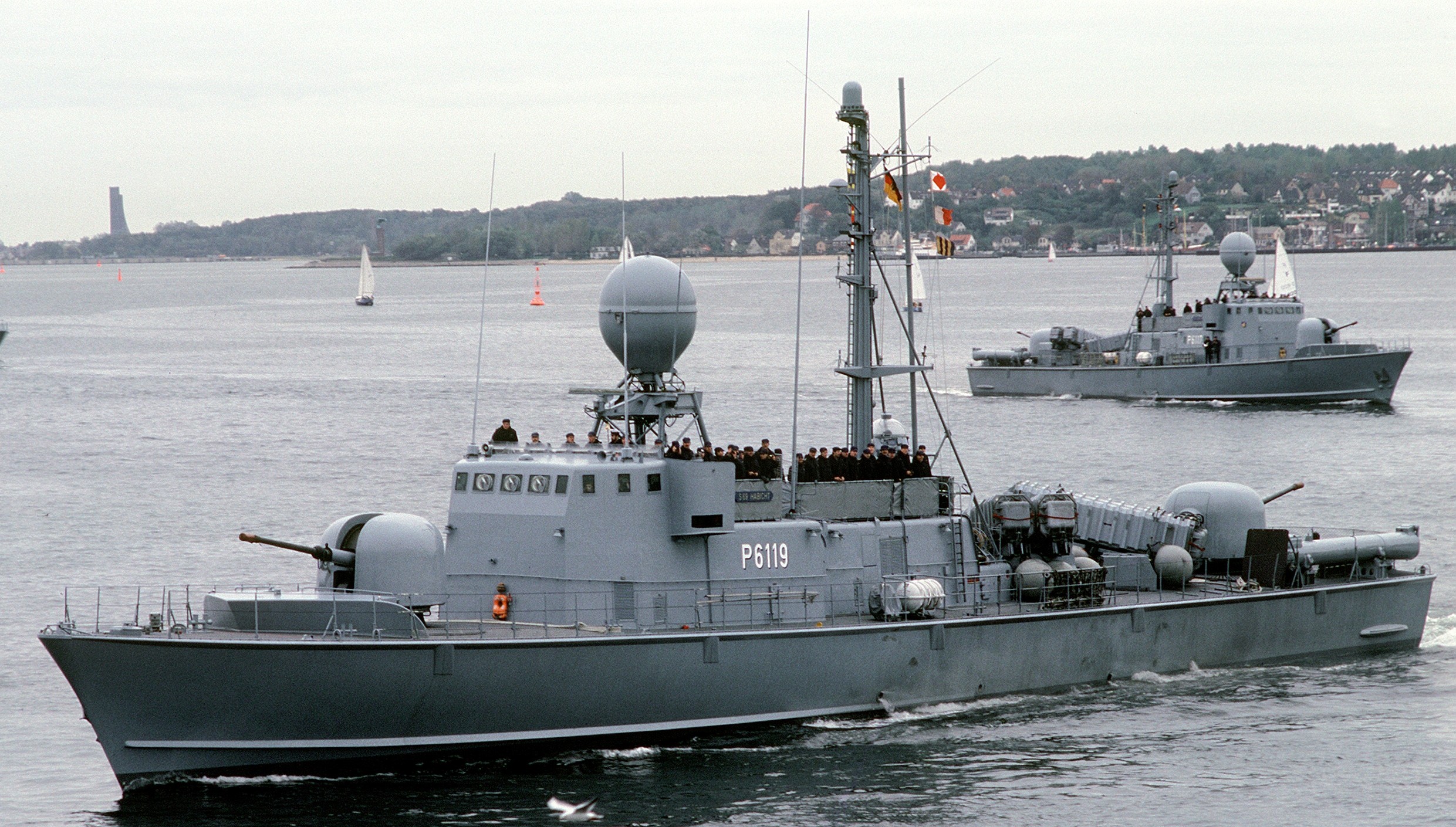 type 143 albatros class fast attack missile craft german navy deutsche marine lürssen kröger shipbuilding mm38 exocet ssm oto melara 76/62 gun