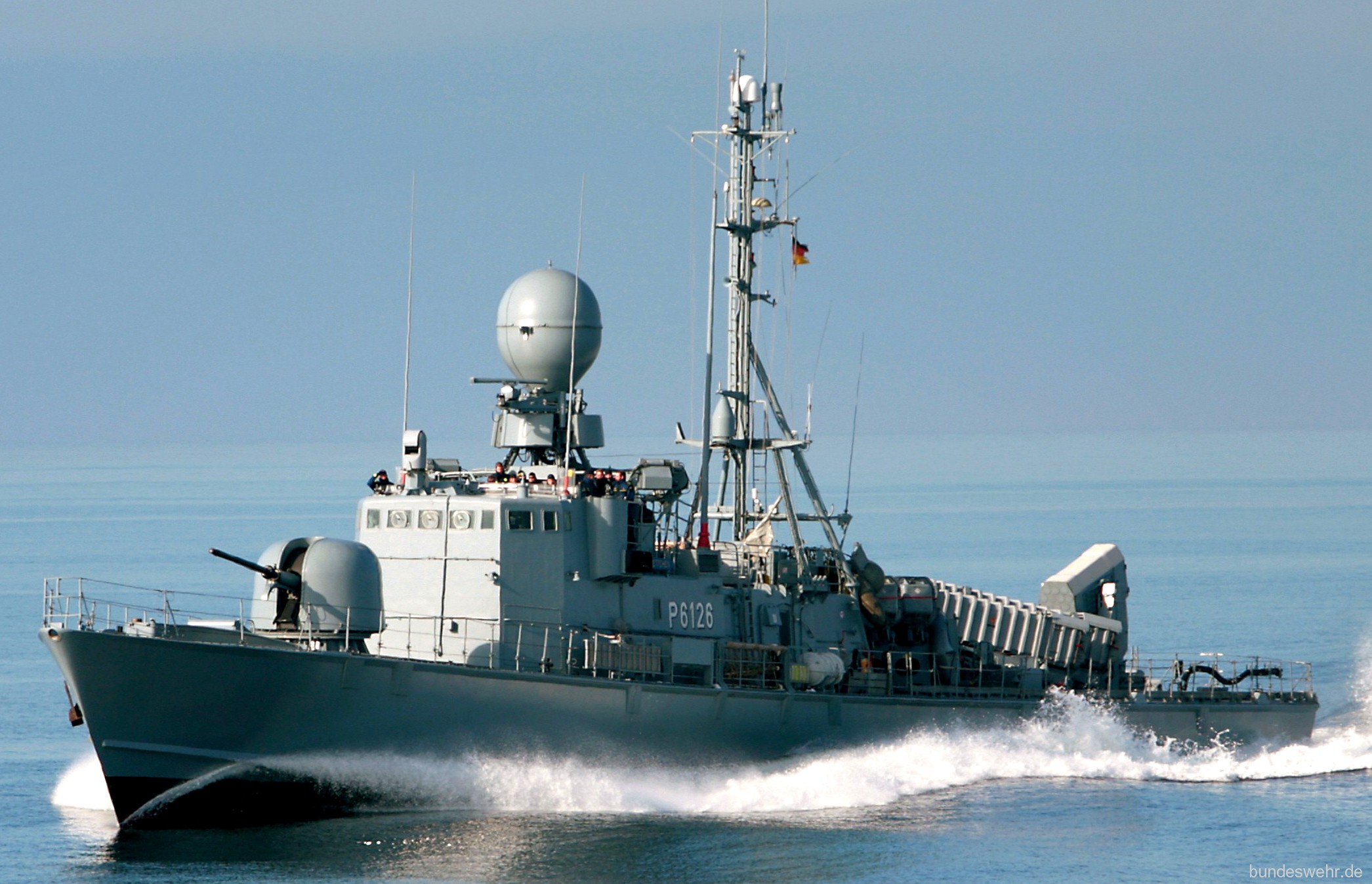 p6126 s76 fgs frettchen type 143a gepard class fast attack missile craft german navy 04