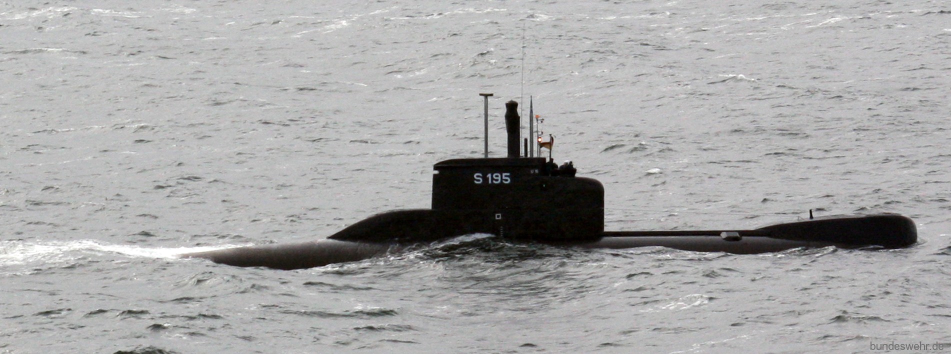 s-195 fgs u16 type 206 class submarine german navy 03