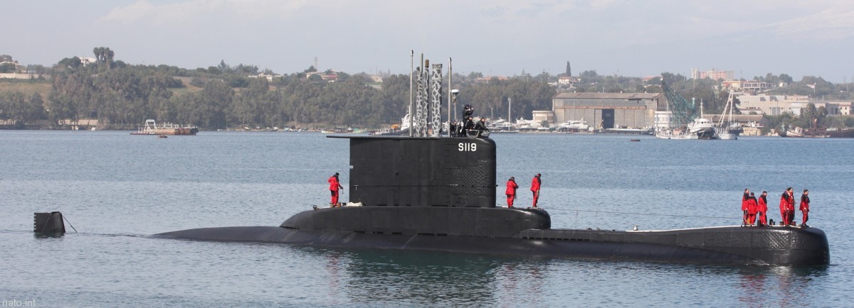 poseidon class submarine type 209-1200 hellenic navy amfitriti okeanos pontos hdw kiel greece