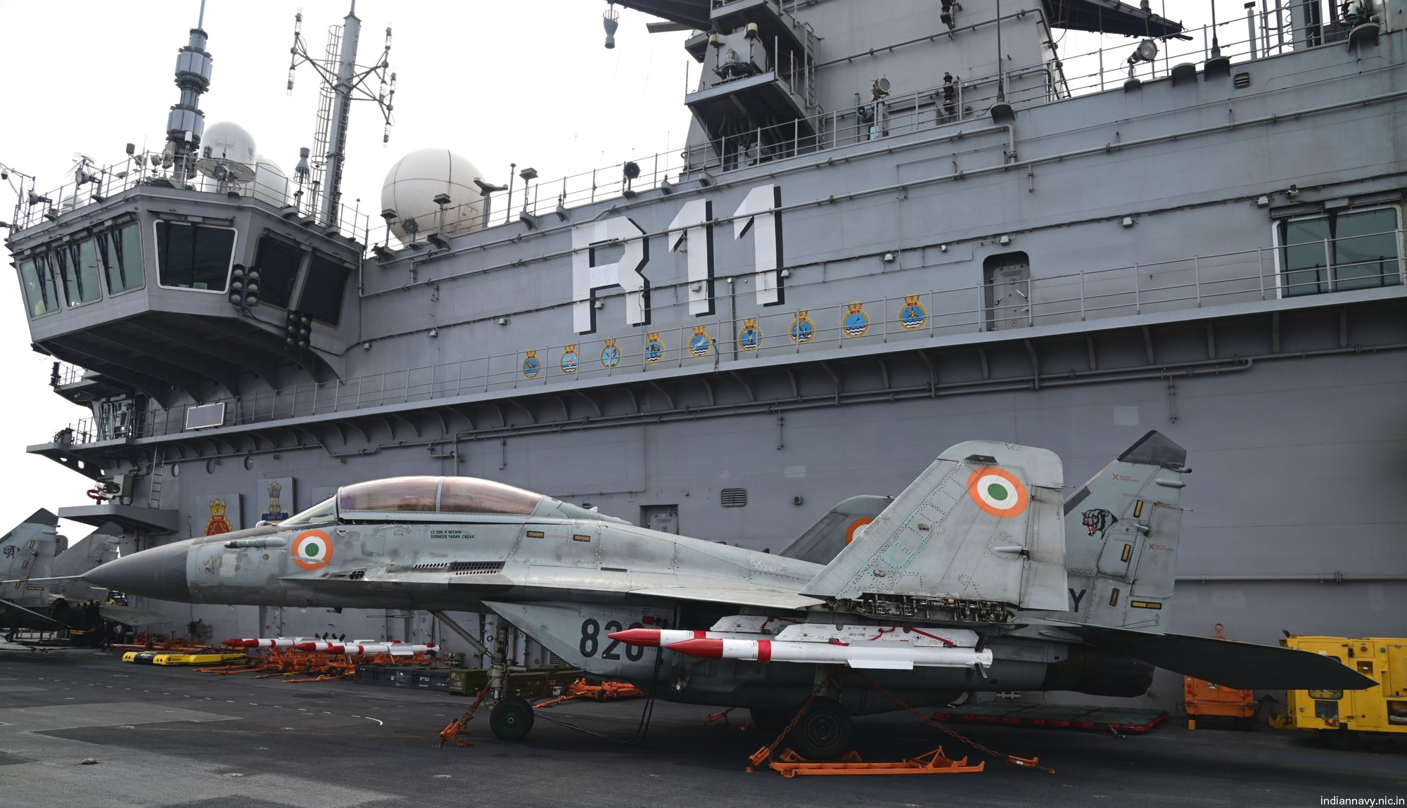 r11 ins vikrant aircraft carrier indian navy mig-29k fulcrum-d 18