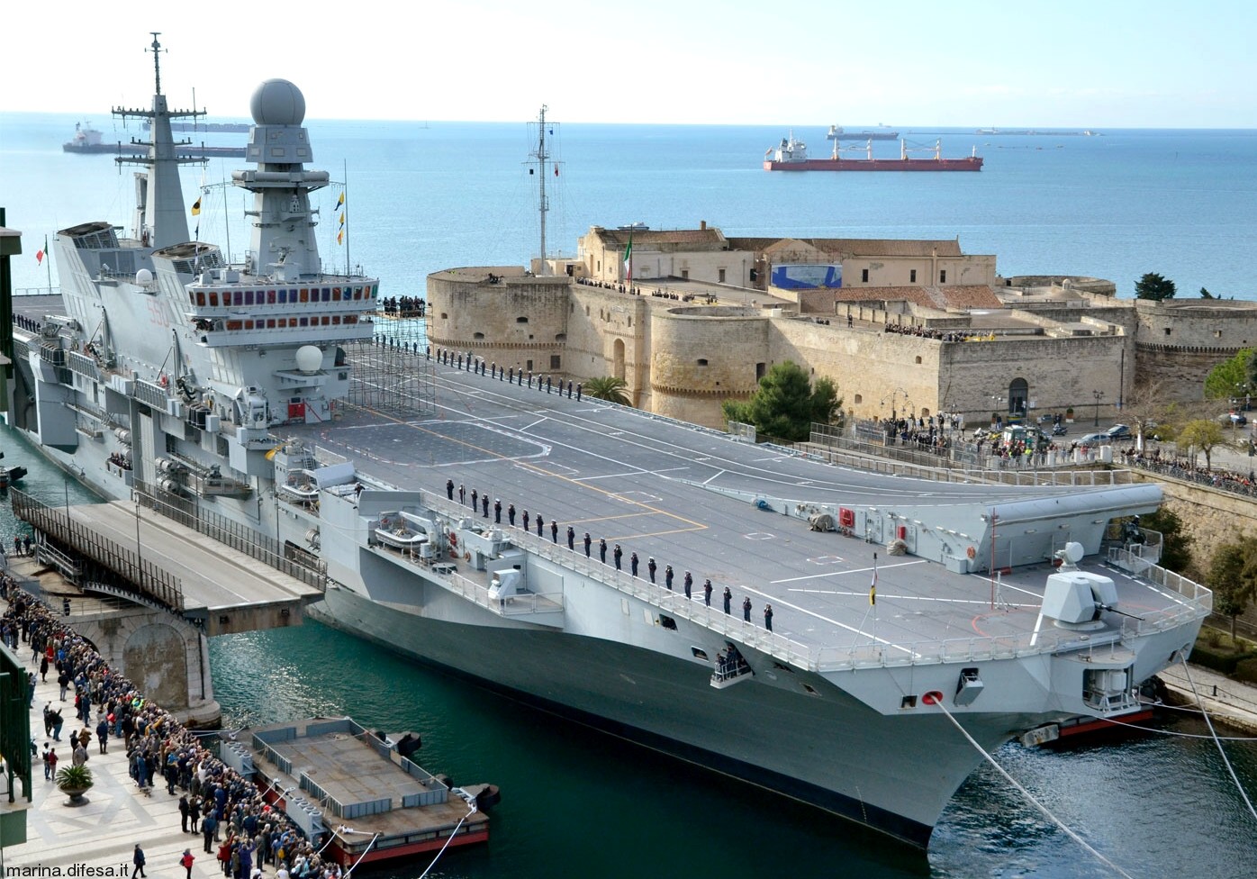 c-550 its cavour aircraft carrier italian navy marina militare 101 taranto