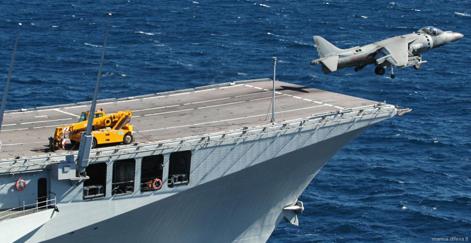 c-551 its giuseppe garibaldi aircraft carrier italian navy marina militare 57 harrier take off