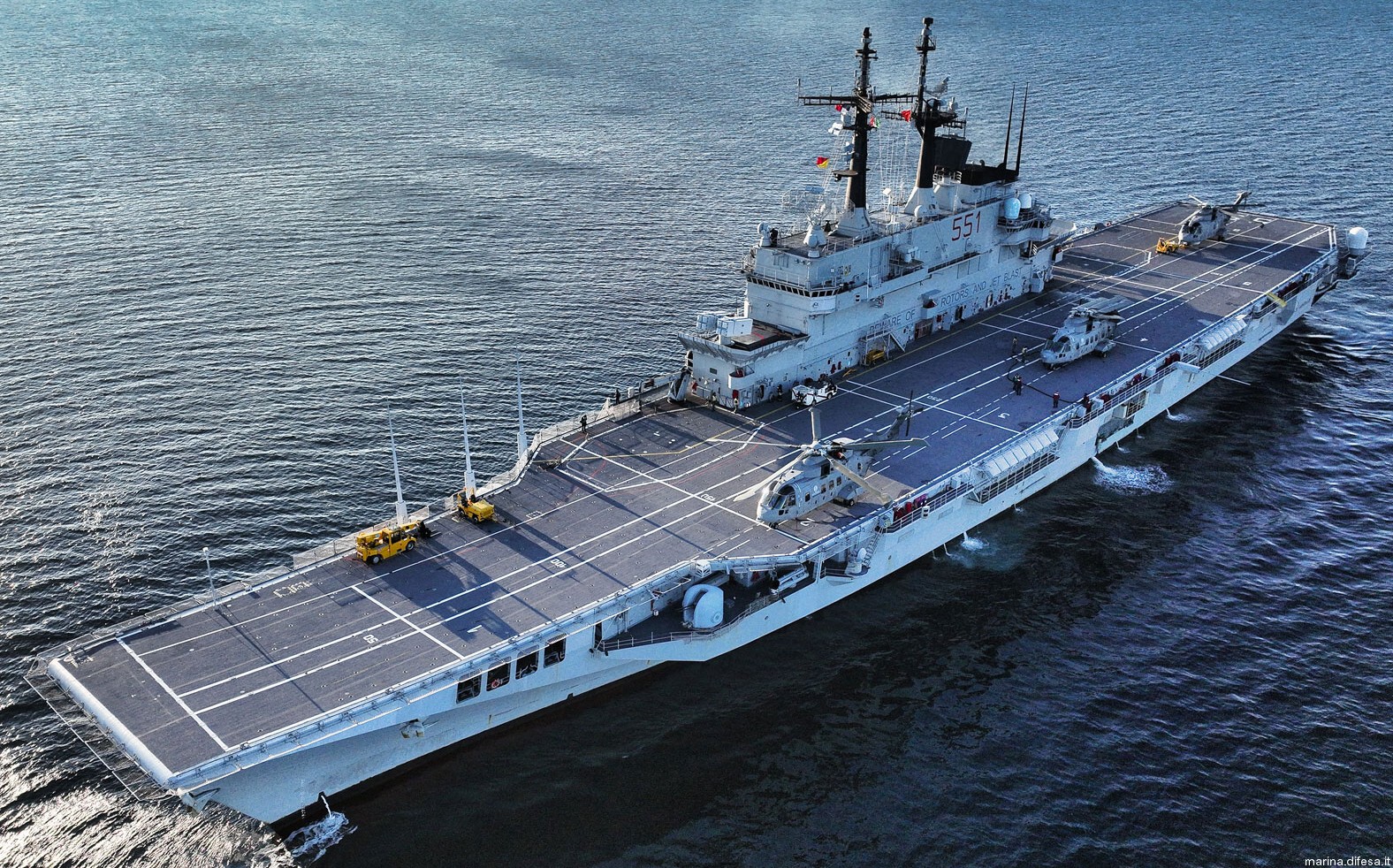 c551 its giuseppe garibaldi aircraft carrier italian navy nave marina militare 97