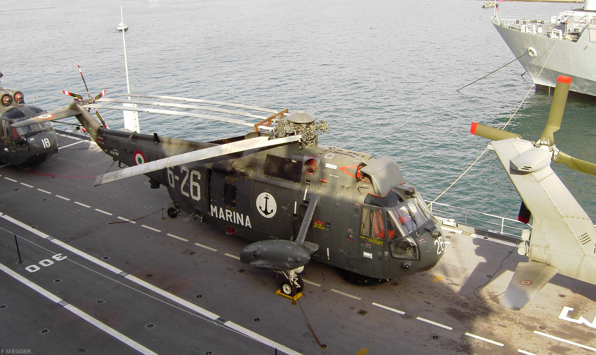 c-551 its giuseppe garibaldi aircraft carrier italian navy port visit trieste 2004 ash-3 sea king